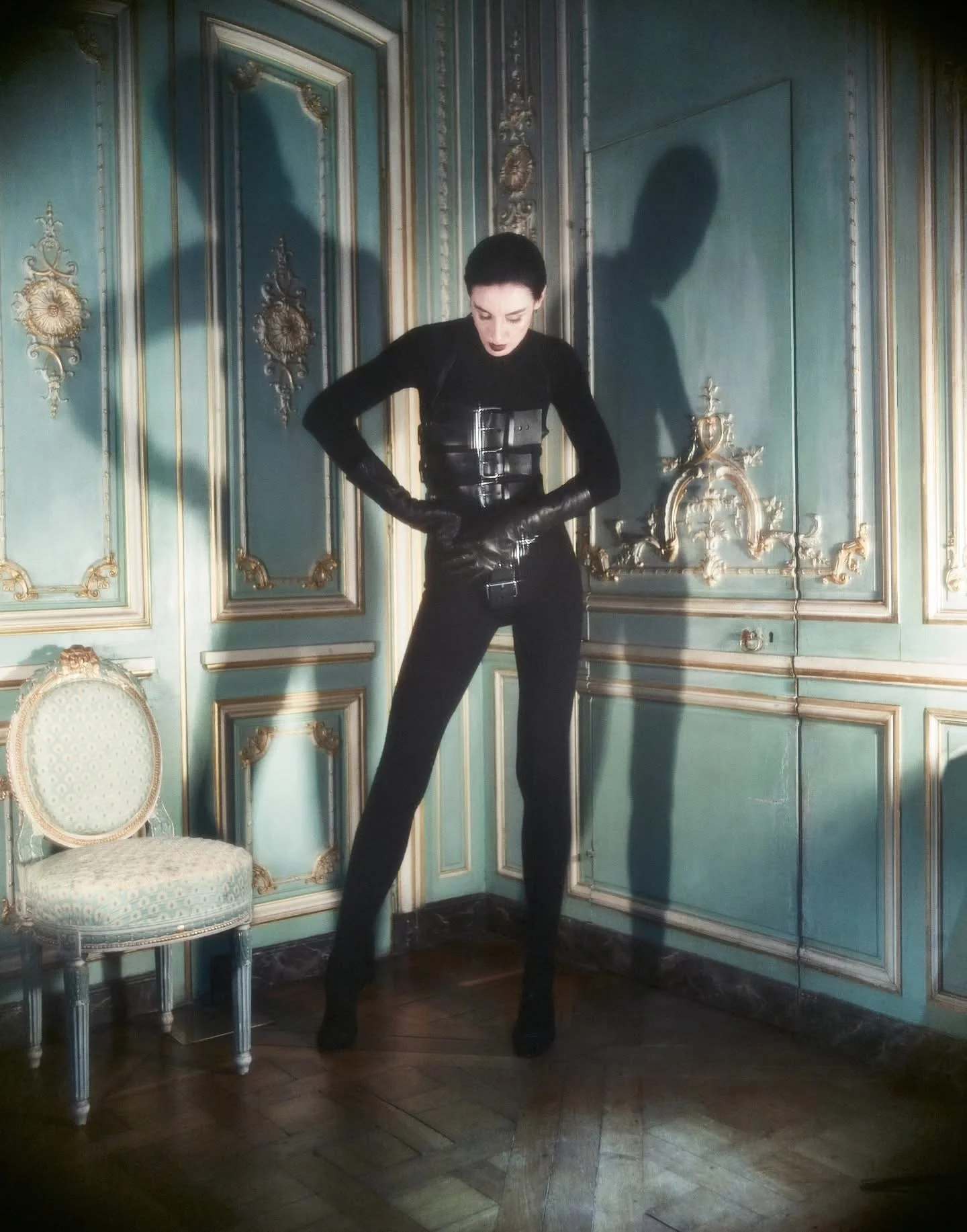 Erin-O-Connor-by-Douglas-Irvine-Vogue-Adria-December-2025-9.jpeg