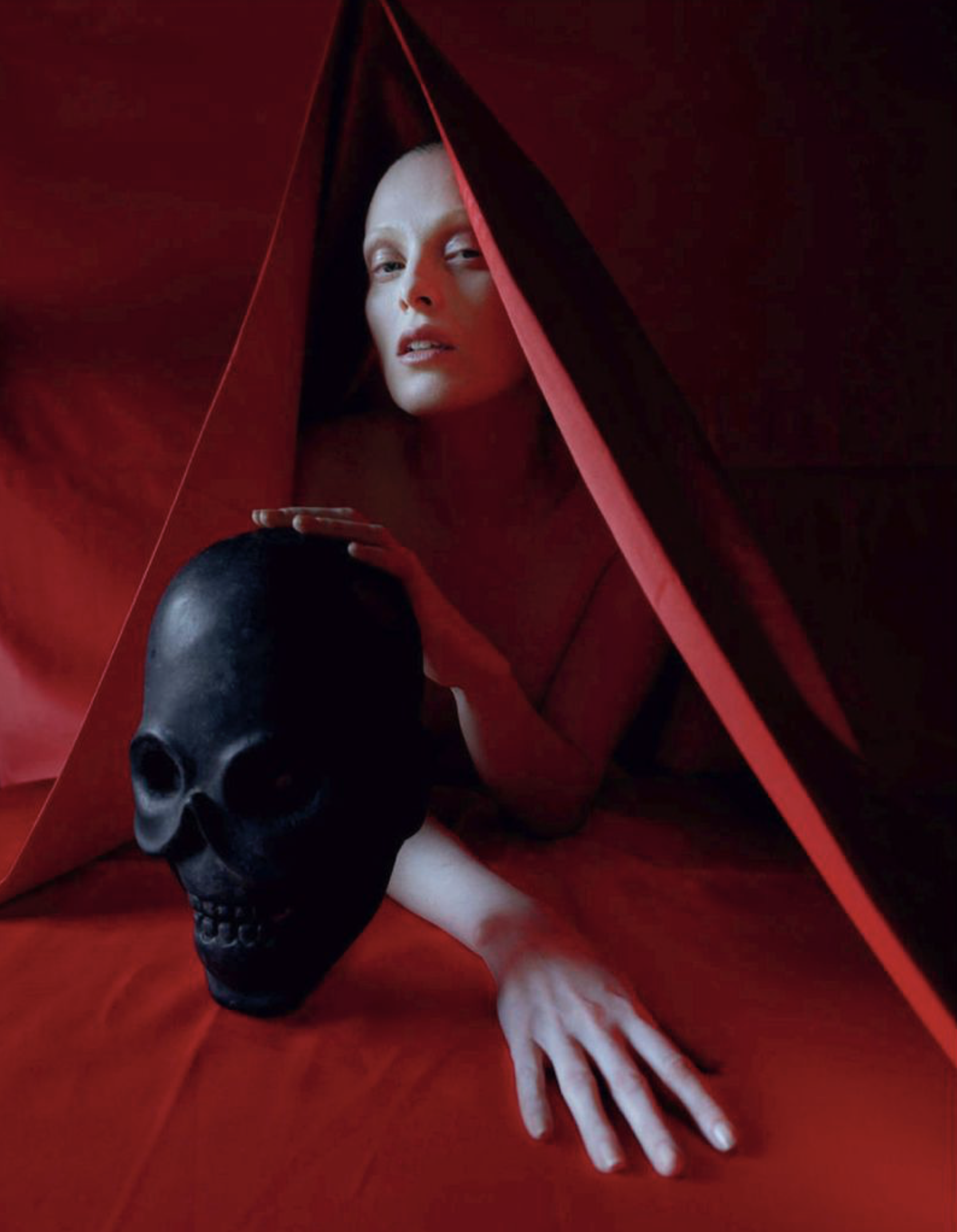 Karen-Elson-by-Tim-Walker-Vogue-UK-May-2015-13.png