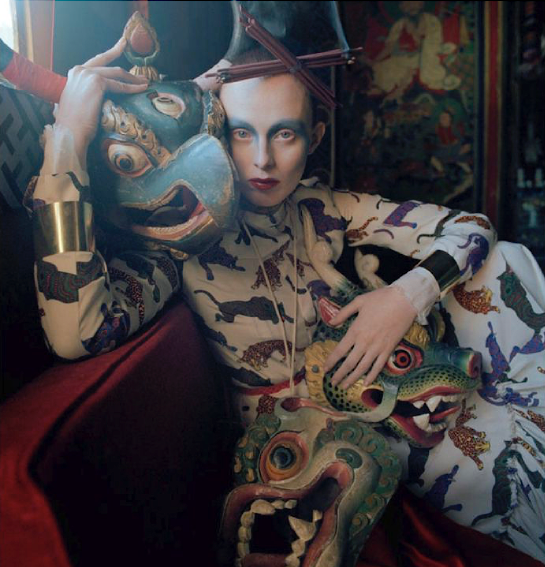 Karen-Elson-by-Tim-Walker-Vogue-UK-May-2015-7.png