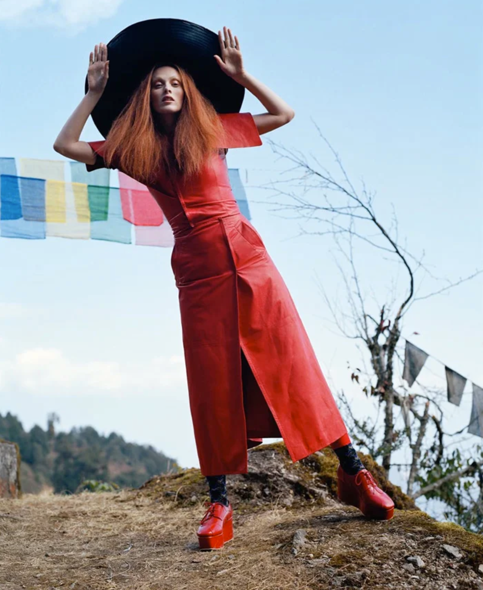 Karen-Elson-by-Tim-Walker-Vogue-UK-May-2015-33.png