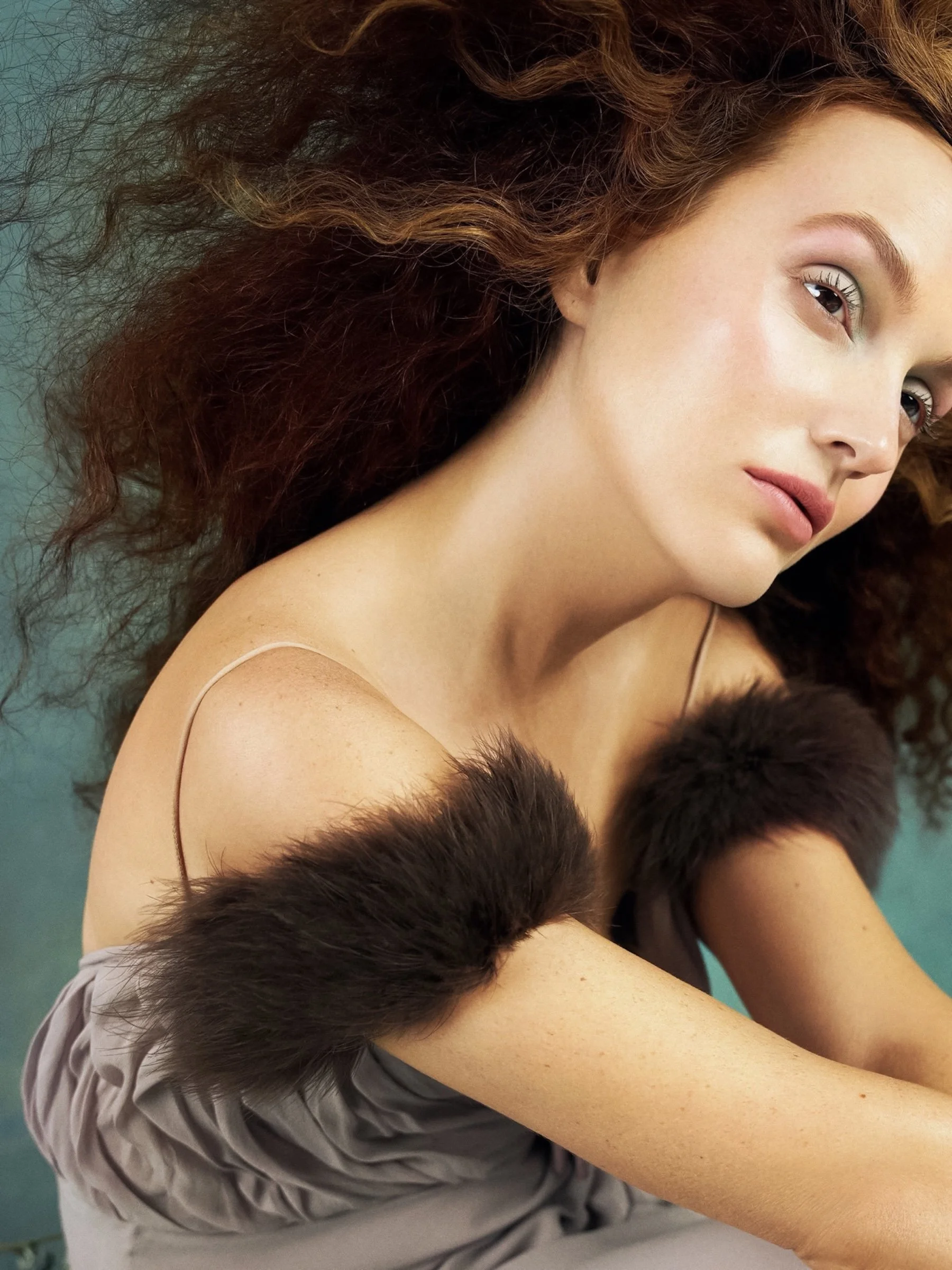 Leighton-Meester-by-Domen-and-Van-de-Velde-Vogue-Greece-December-2025-5.jpg
