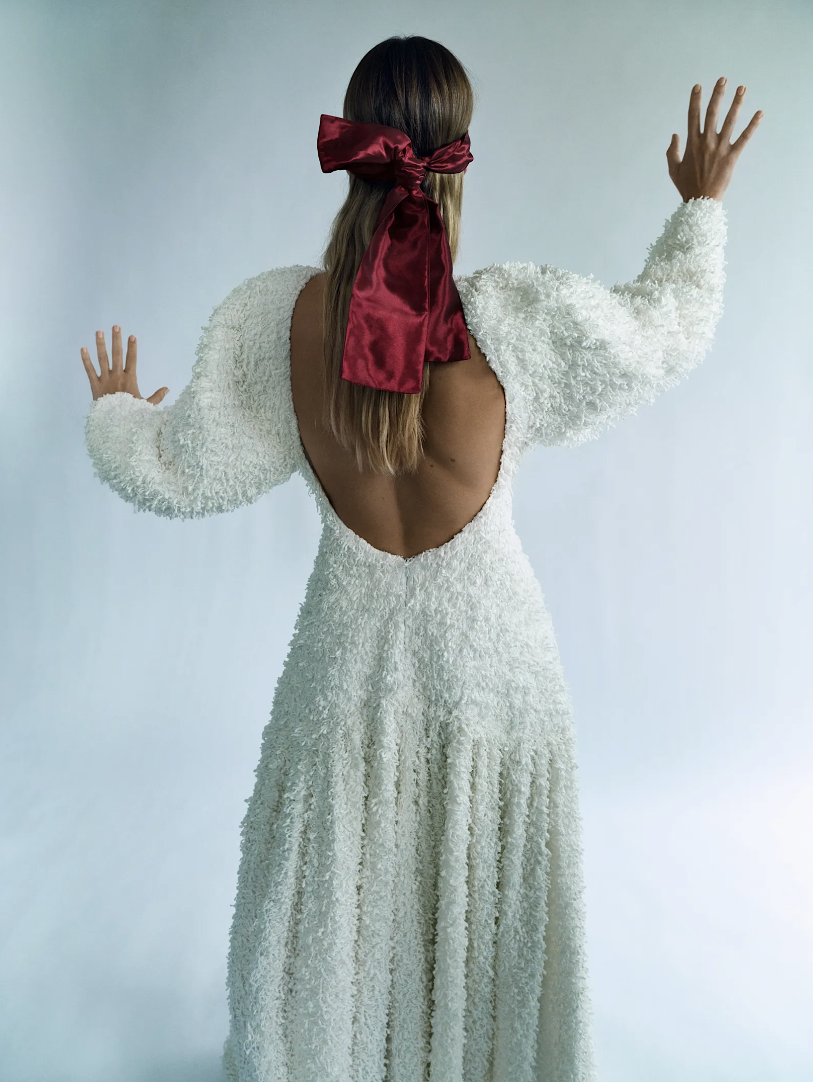 Margot-Robbie-by-Mikael-Jansson-Vogue-UK-January-2026-10.png