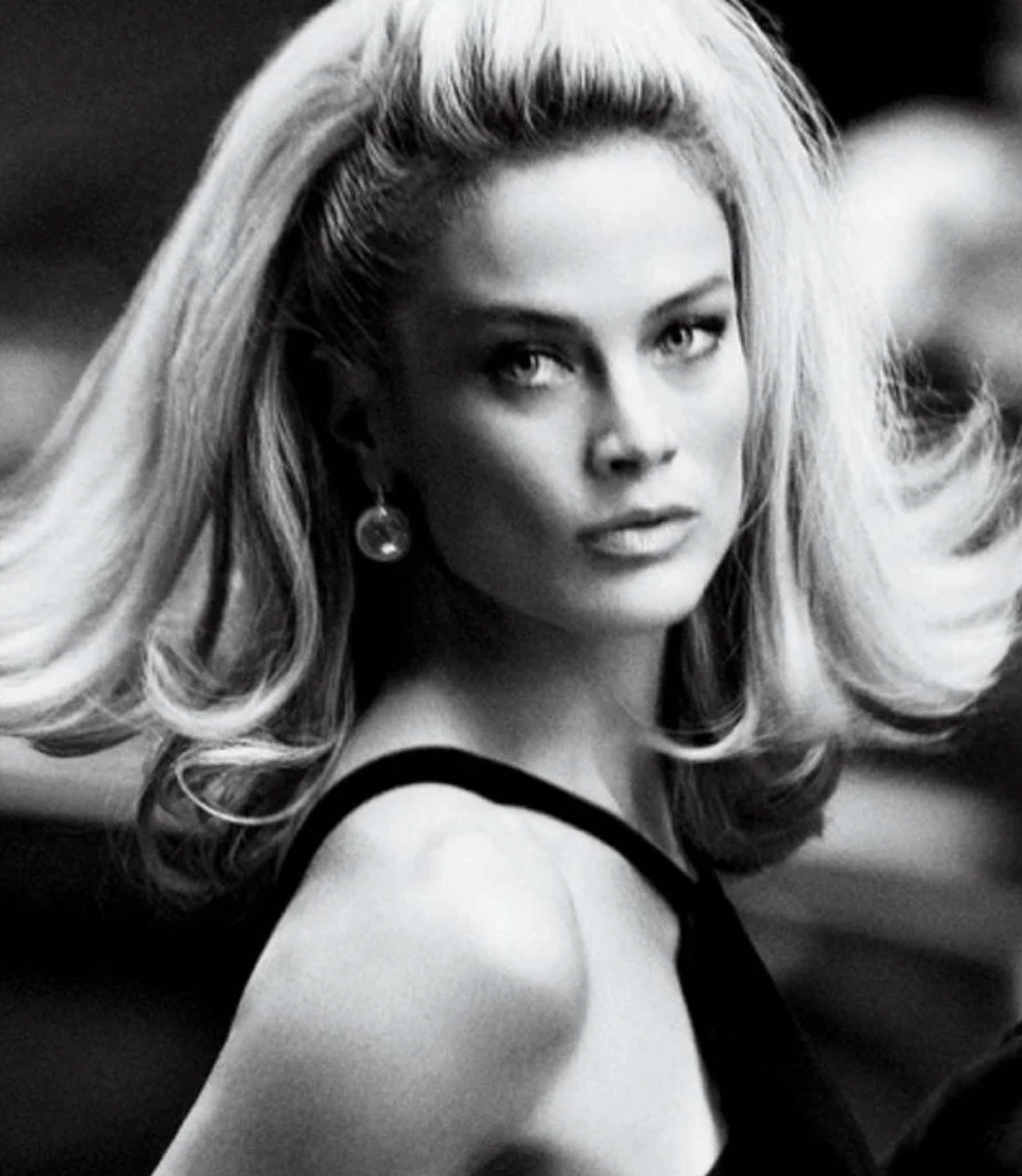 Carolyn-Murphy-by-Daniel-Jackson-WSJ-Magazine-December-2012-4.png
