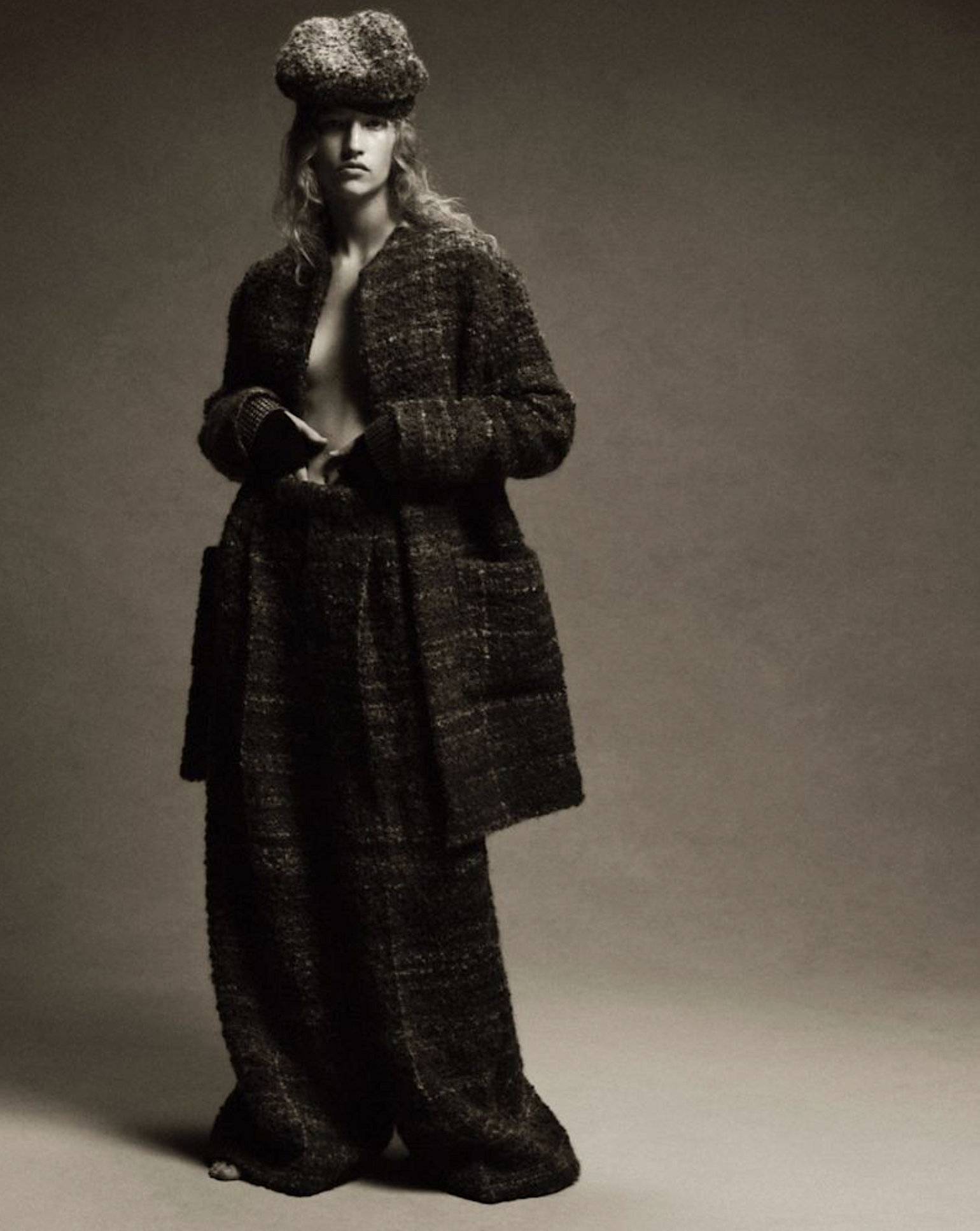 Apolline-Rocco-Fohrer-by-Sonia-Szostak-for Harpers-Bazaar-US-December-2025-45.png