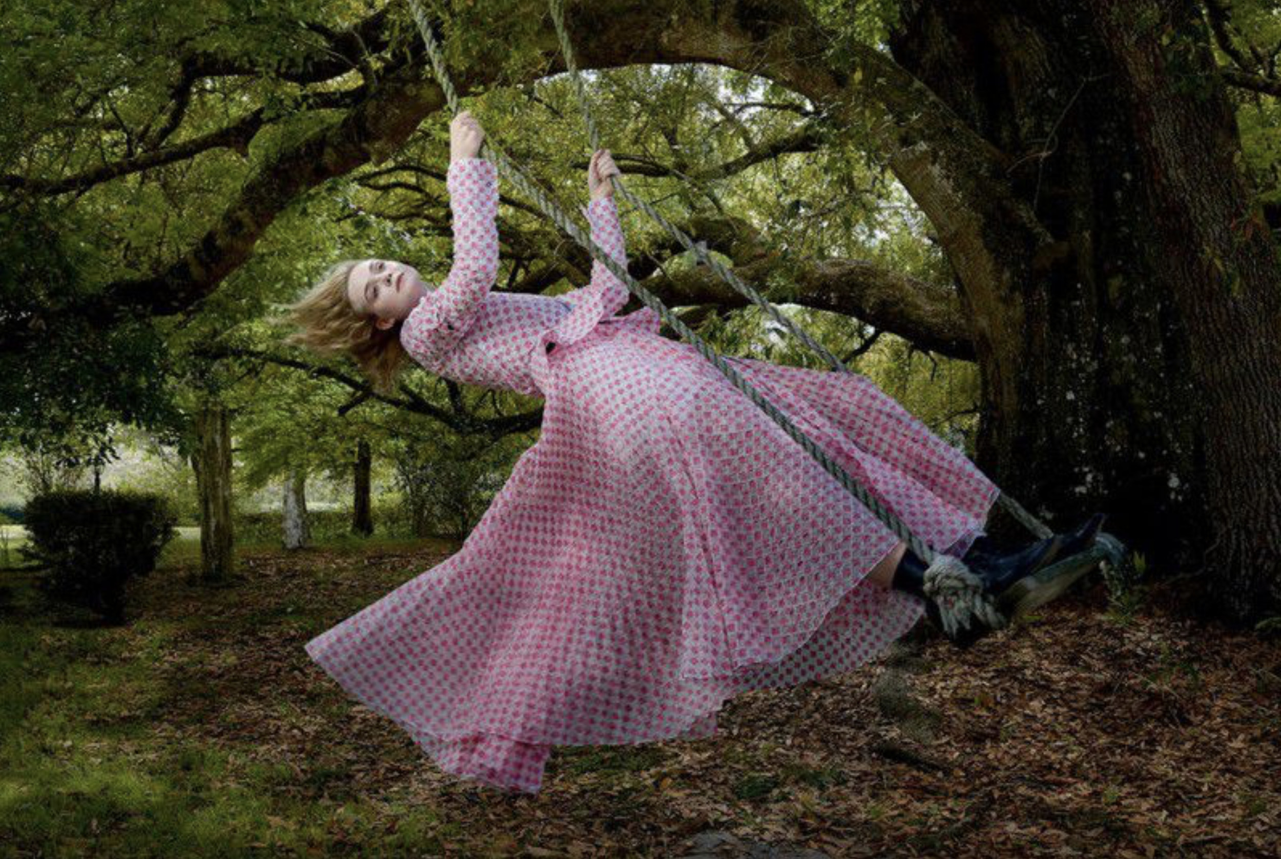 ELLE-Fanning-by-Annie-Leibovitz-by-Vogue-YS-June-2017-3.png