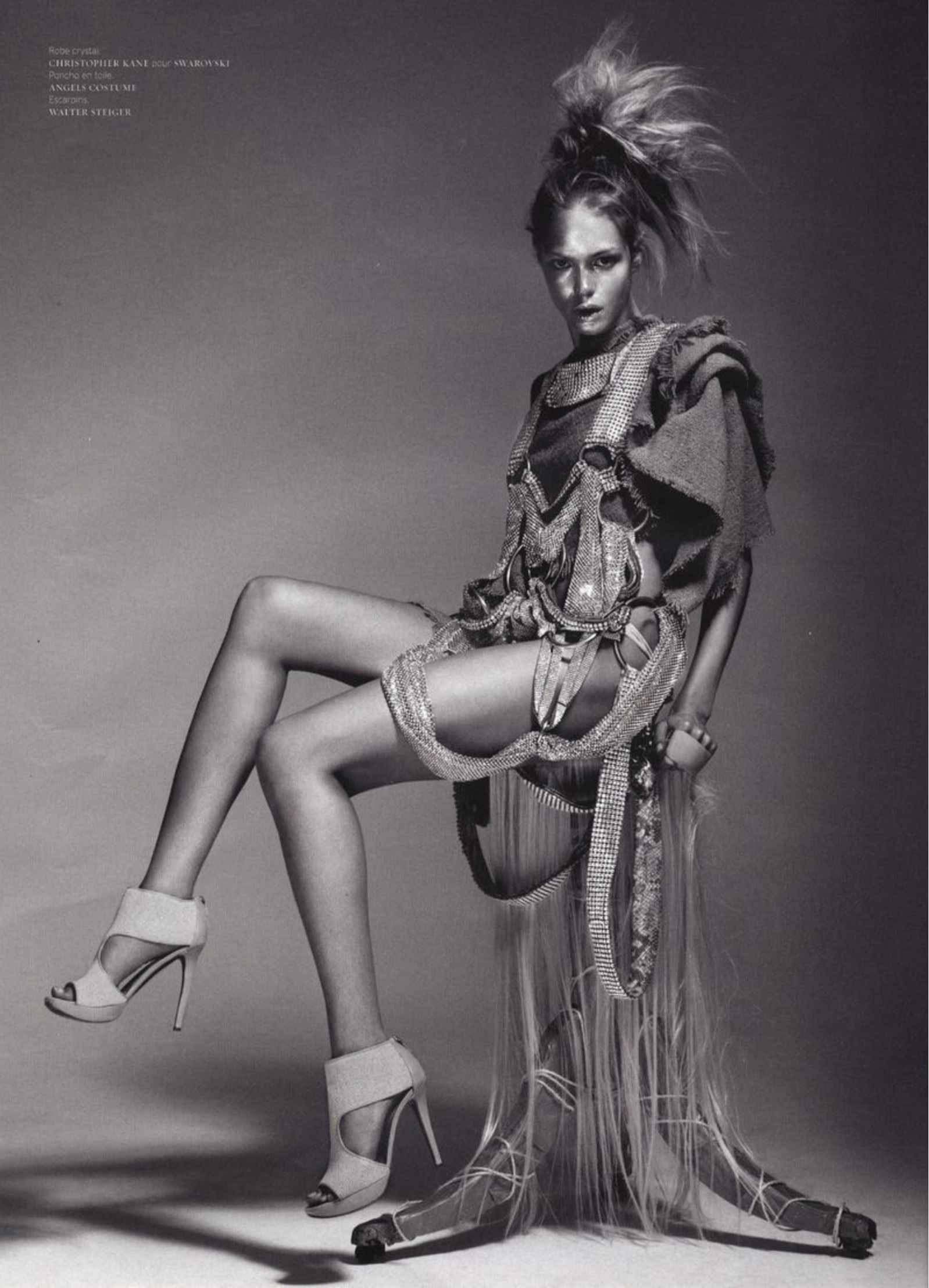 Erin-Heatherton-by-John-Akehurst-French-Revue-des-Modes-Spring-Summer-2009-5.png
