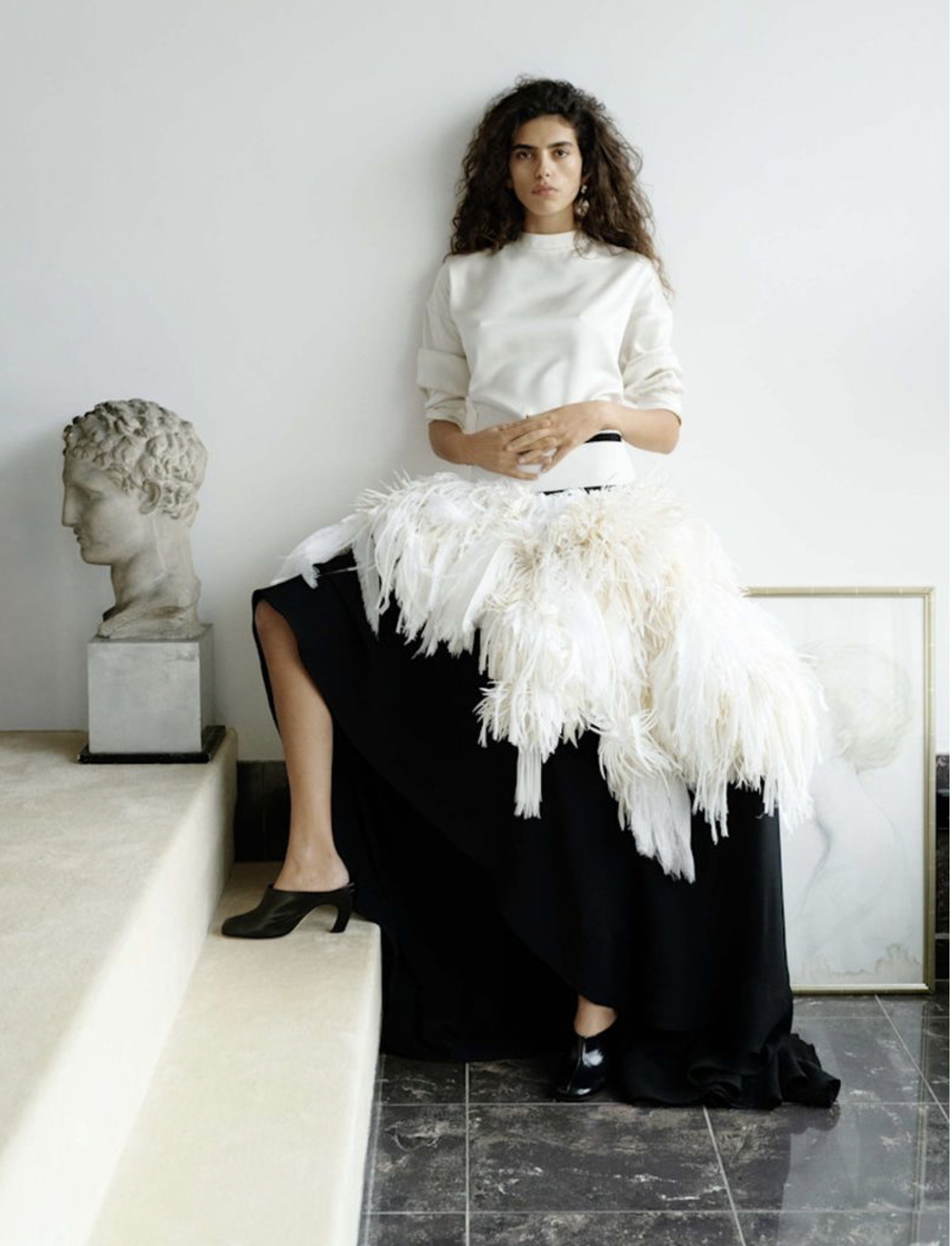 Sun Mizrahi's Feathered Style for HTSI Spring 2026 Fashion by Sonia Szóstak