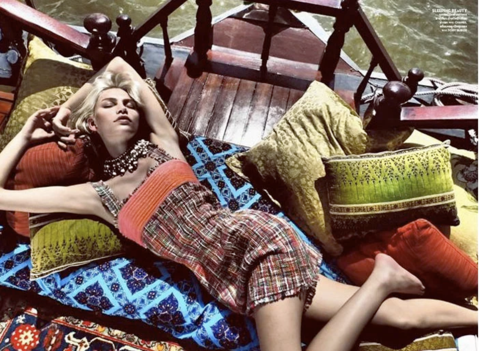 Aline-Weber-Vogue-Thailand-February-2014-5.png