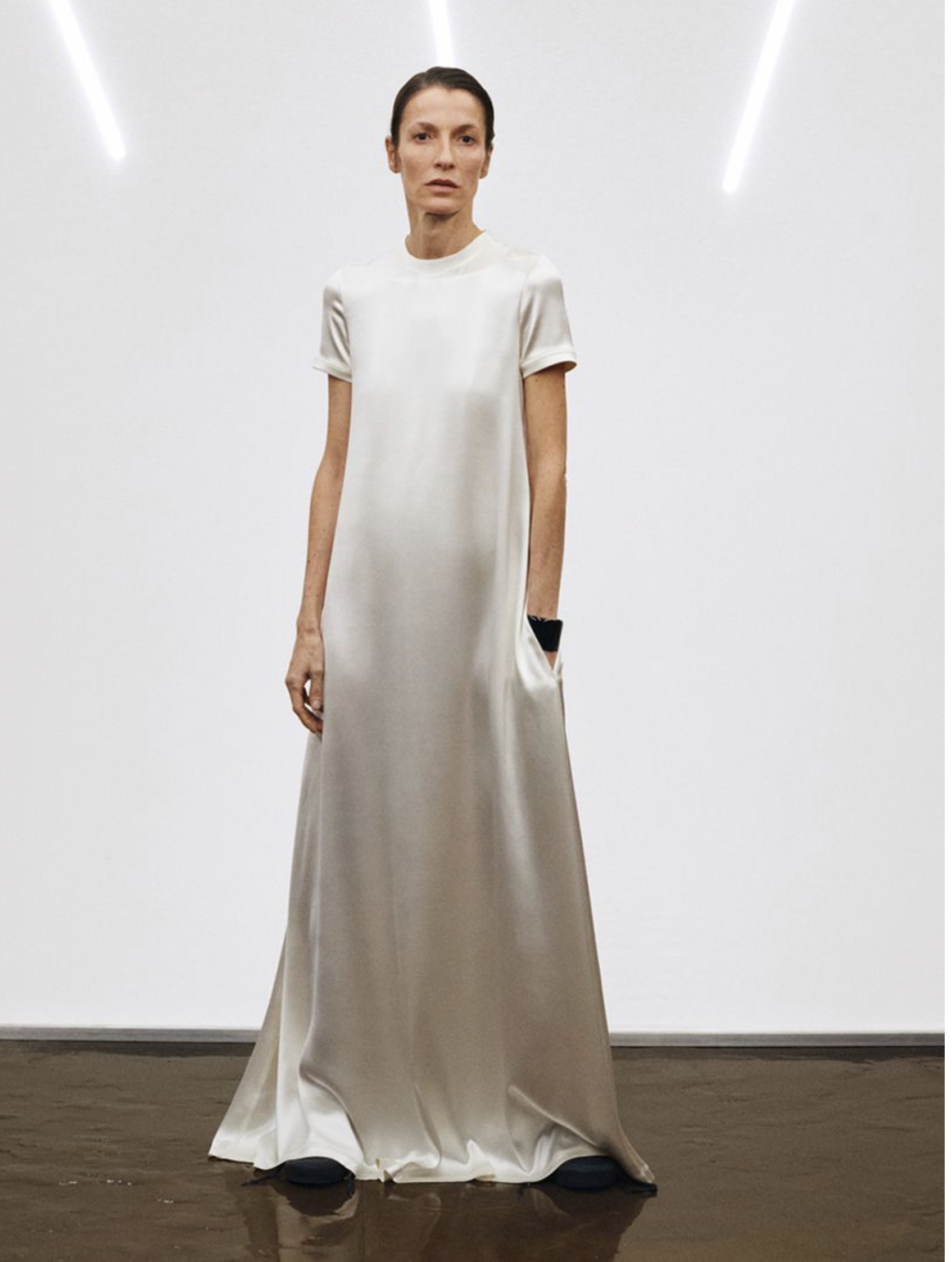 Phoebe-Philo-Collection-E-April-2026-Phoebe-Philo-by-Alasdair-McLellan-5.png