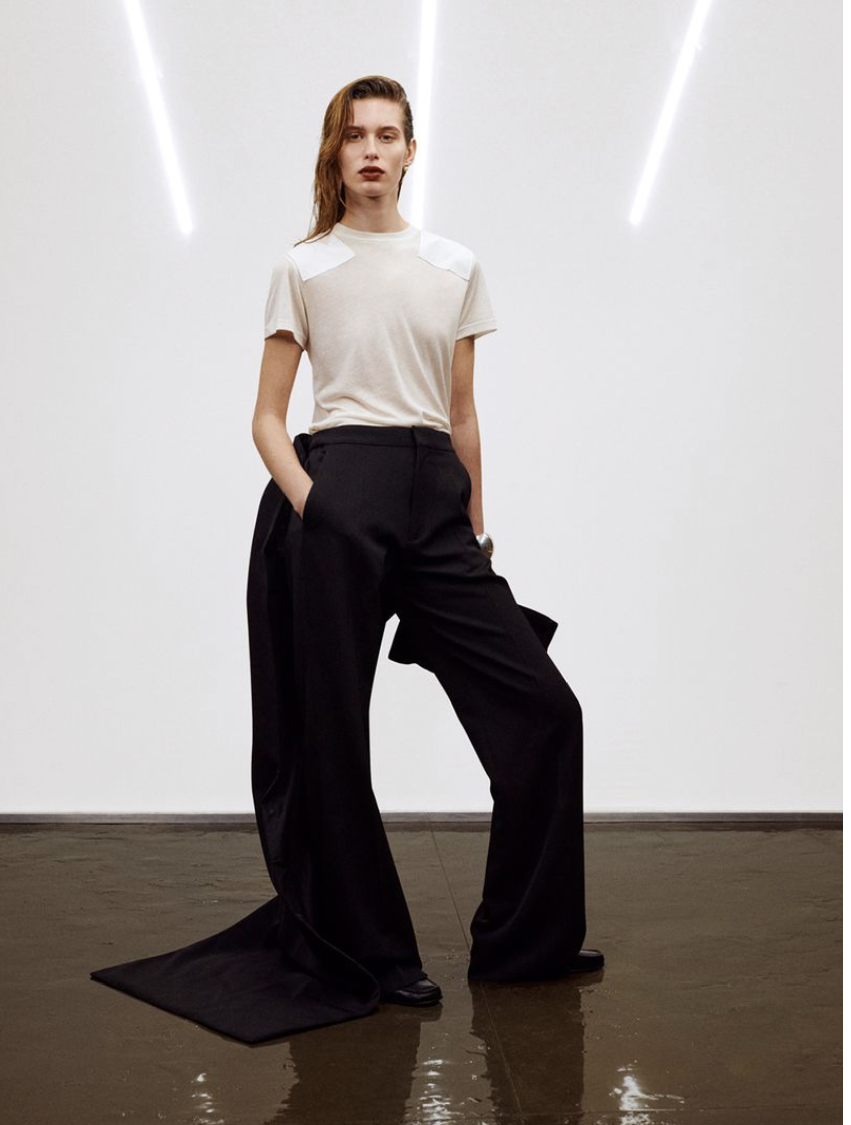 Phoebe-Philo-Collection-E-April-2026-Phoebe-Philo-by-Alasdair-McLellan-10.png
