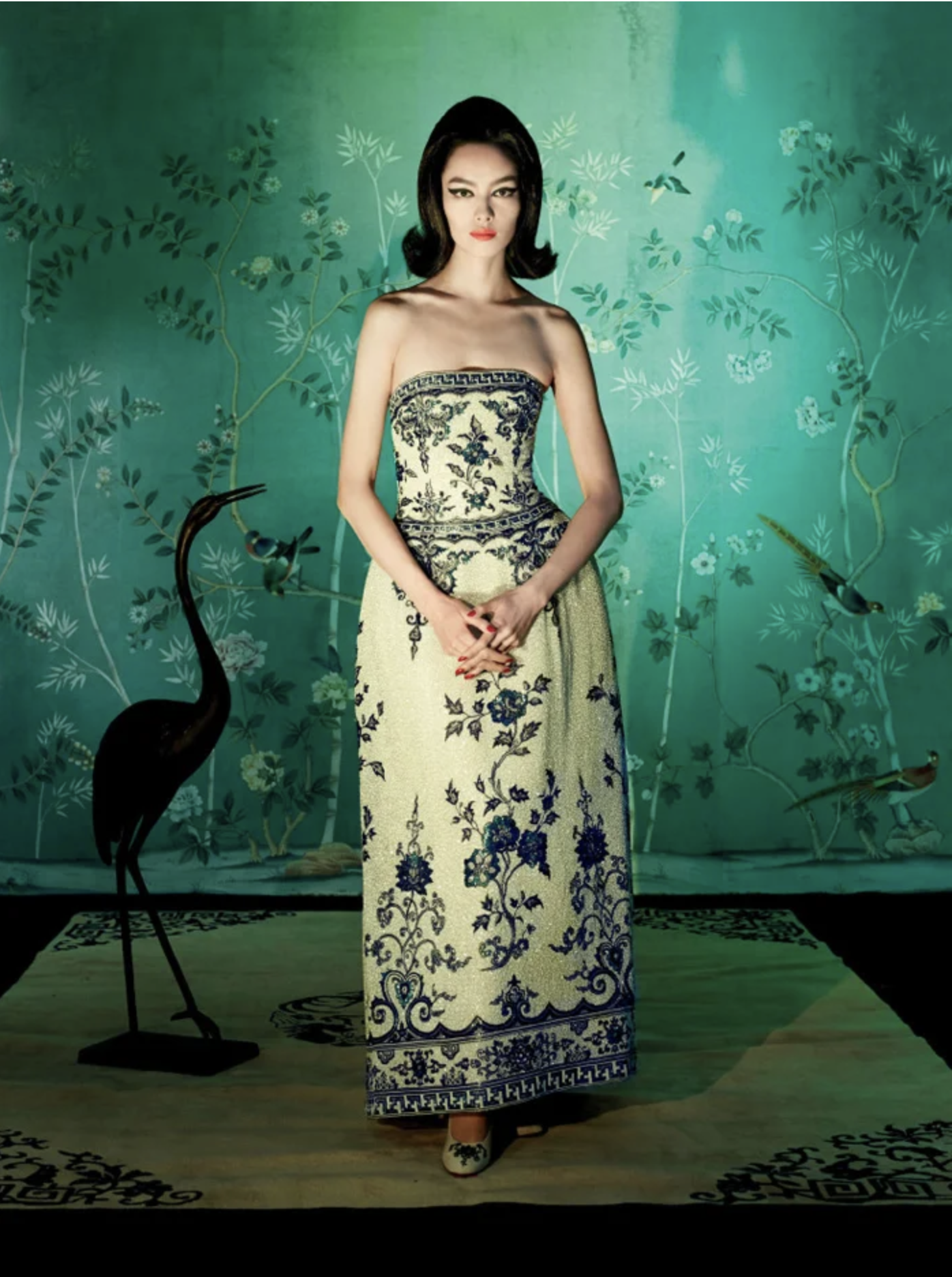 FeiFei-Sun-in-Go-East-by-Steven-Meisel-Vogue-US-May-2015-3.png