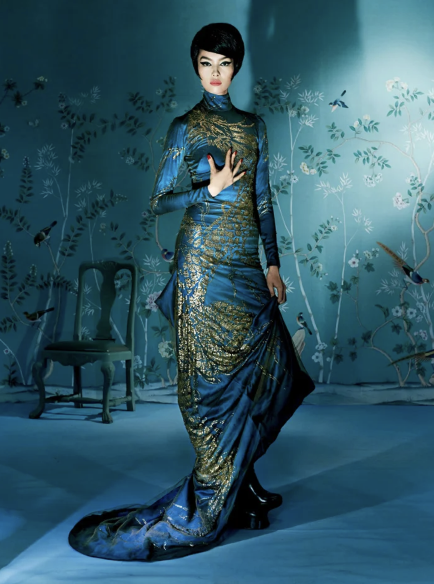 FeiFei-Sun-in-Go-East-by-Steven-Meisel-Vogue-US-May-2015-4.png