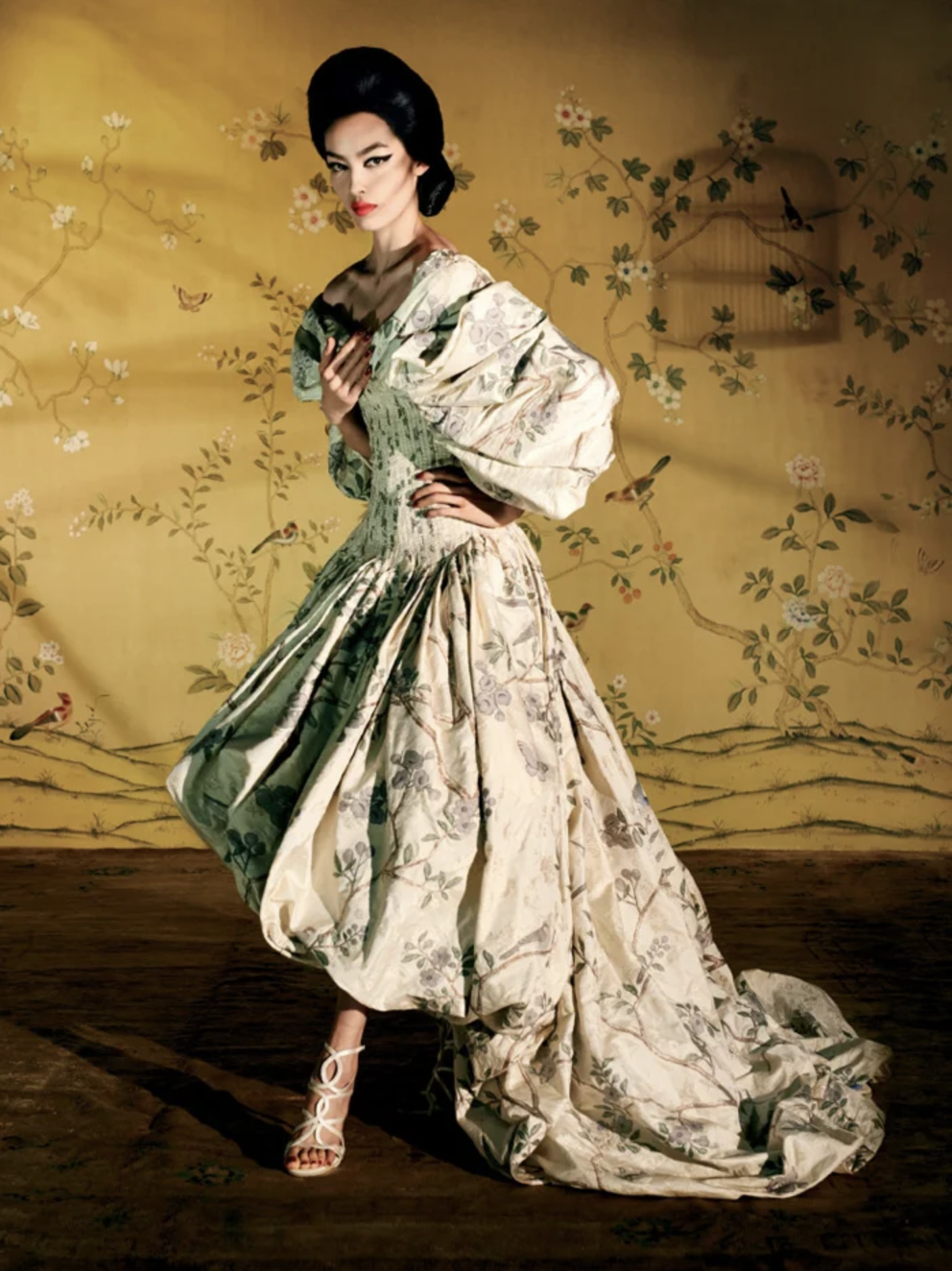 FeiFei-Sun-in-Go-East-by-Steven-Meisel-Vogue-US-May-2015-8.png