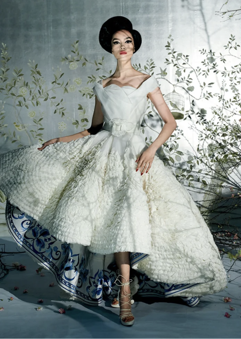 FeiFei-Sun-in-Go-East-by-Steven-Meisel-Vogue-US-May-2015-10.png