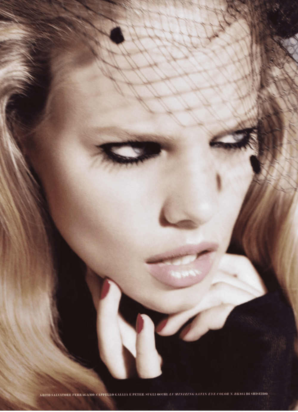 Marloes-Horst-by-Jeffrey-Graetsch-for-Flair-December-2009-8.png