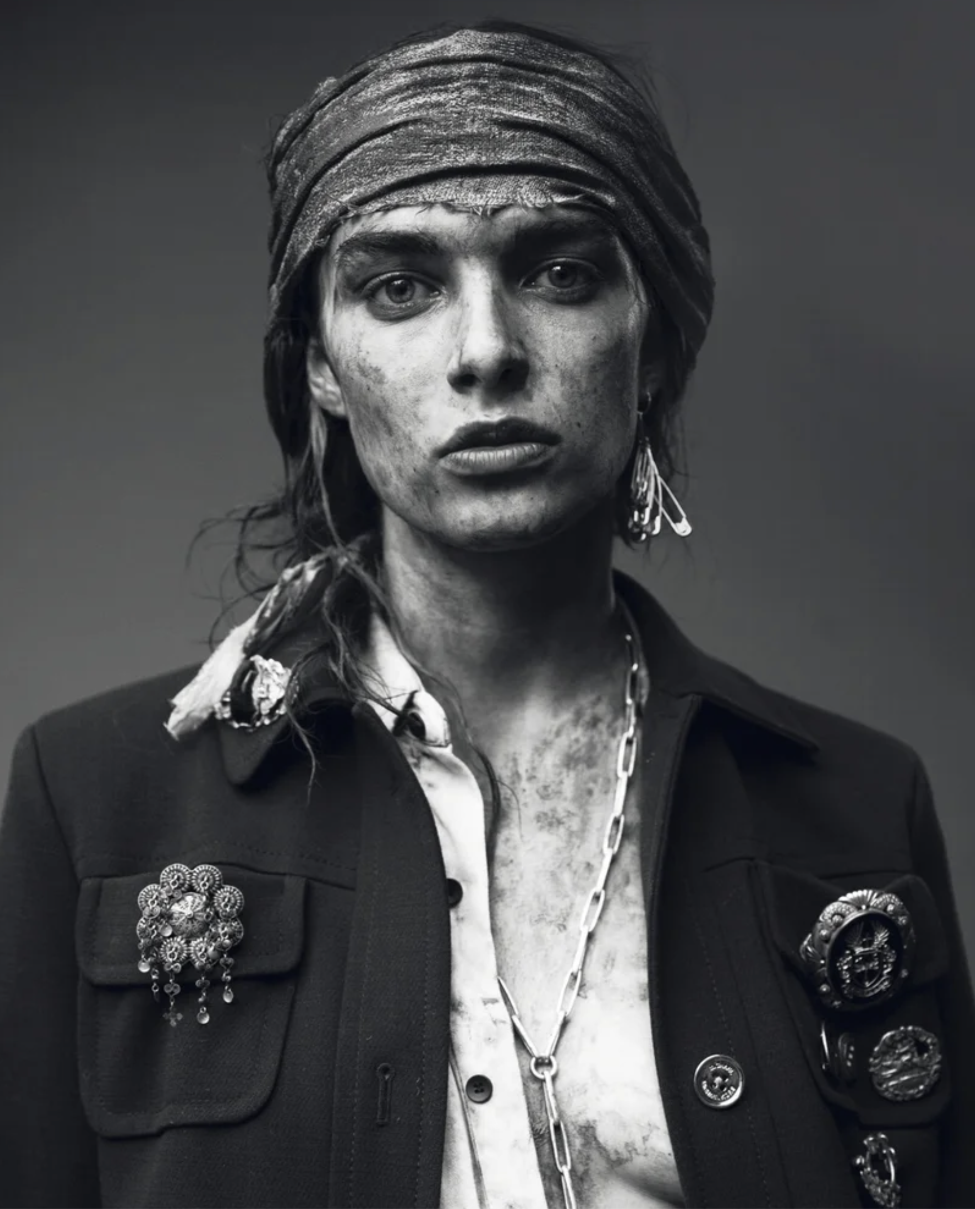 Soldier-Queen-by-Oliver-Stalmans-ELLE-Denmark-October-2014-8.png