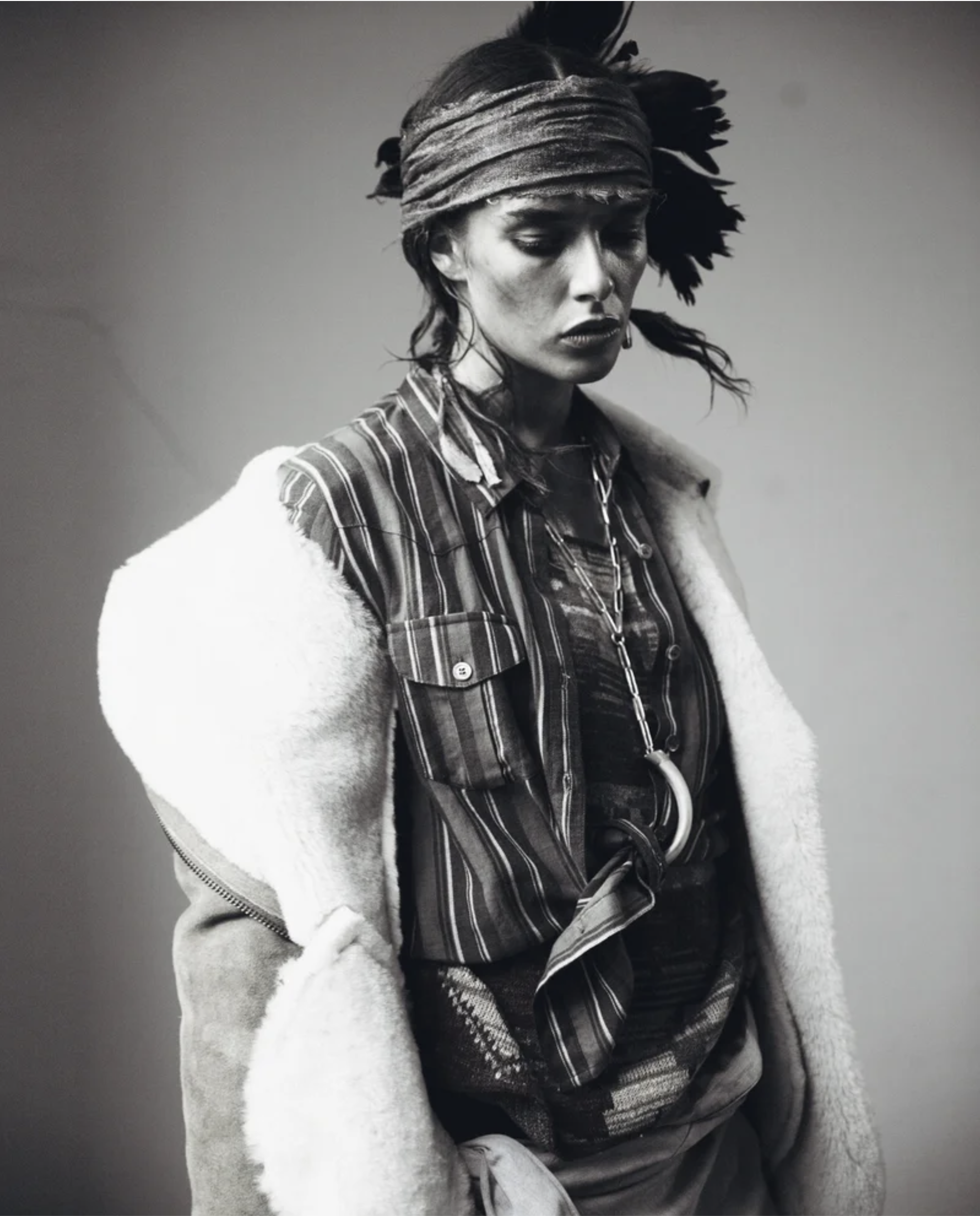 Soldier-Queen-by-Oliver-Stalmans-ELLE-Denmark-October-2014-5.png