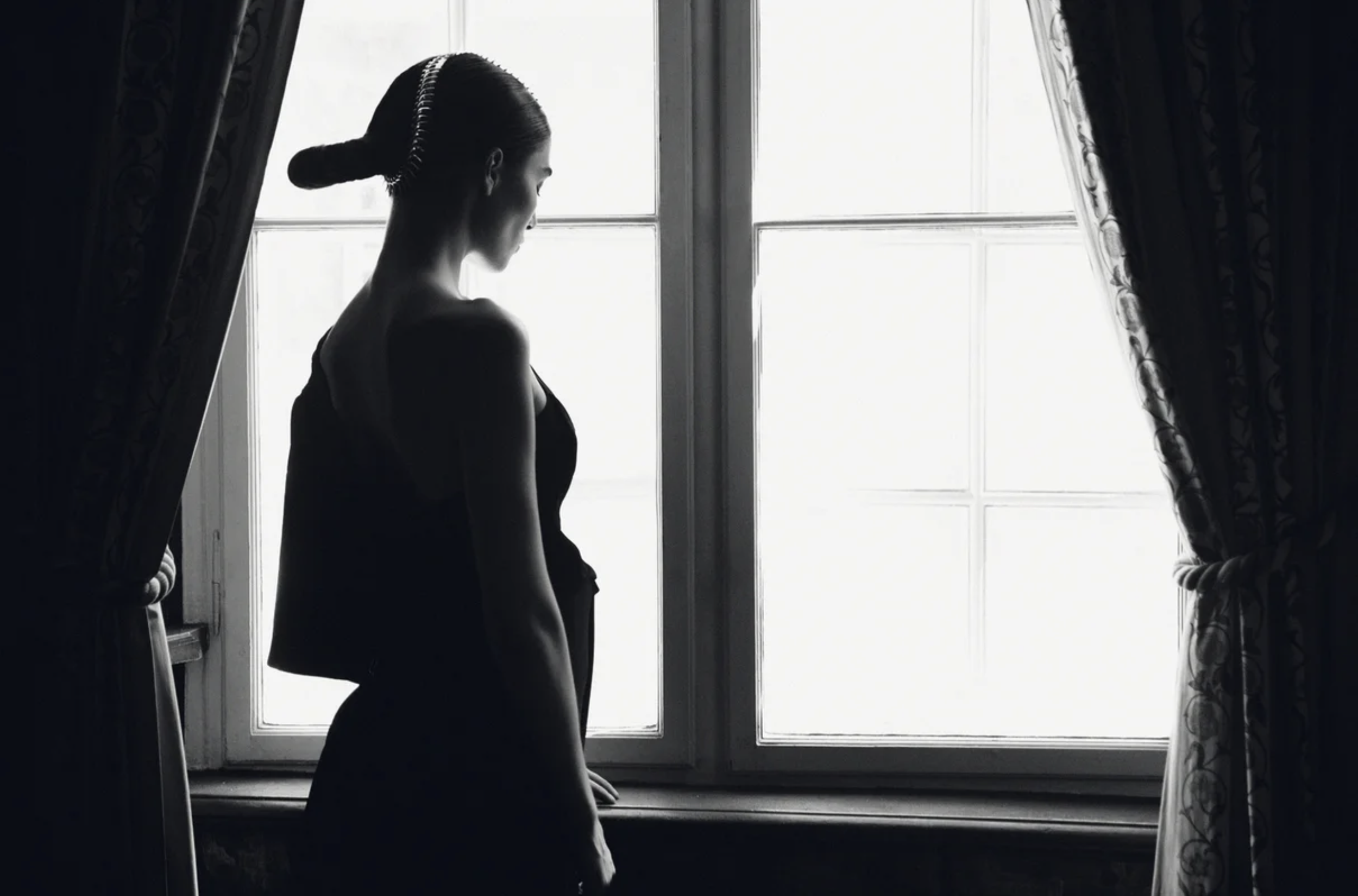 Soldier-Queen-by-Oliver-Stalmans-ELLE-Denmark-October-2014-10.png