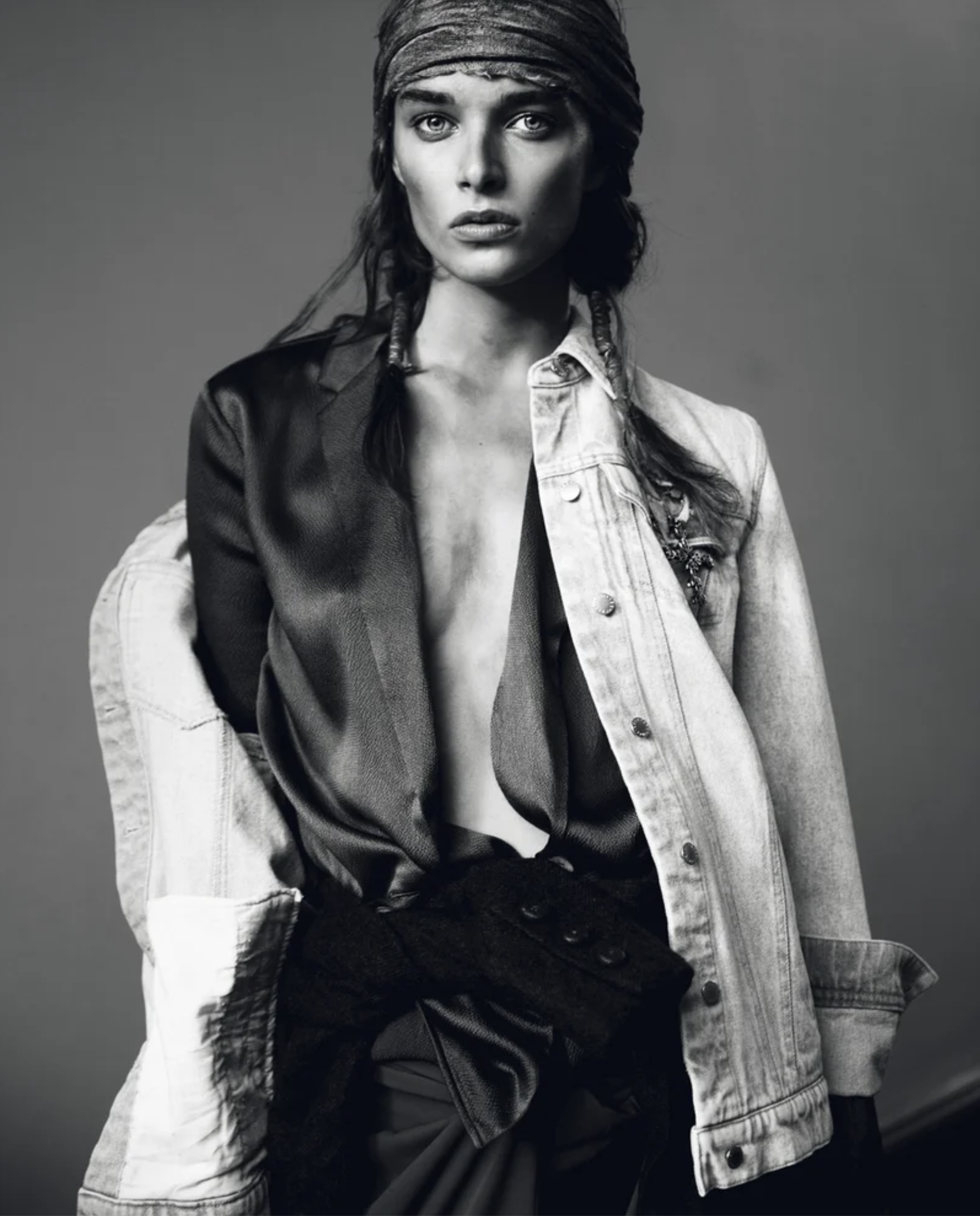 Soldier-Queen-by-Oliver-Stalmans-ELLE-Denmark-October-2014-7.png