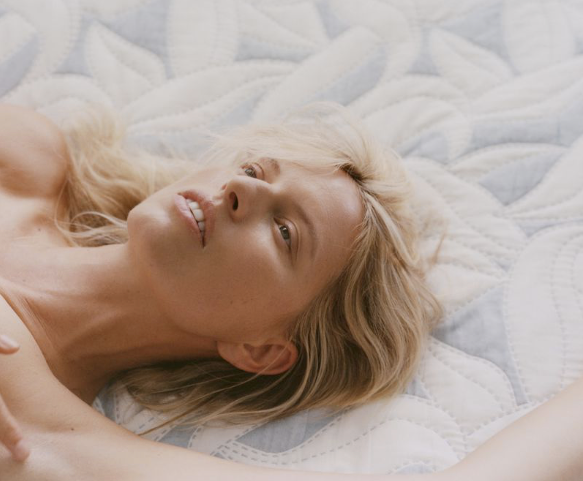 Karolina-Kurkova-by-Simon-Elmalem-Vogue-Czech-May-2016-16.png