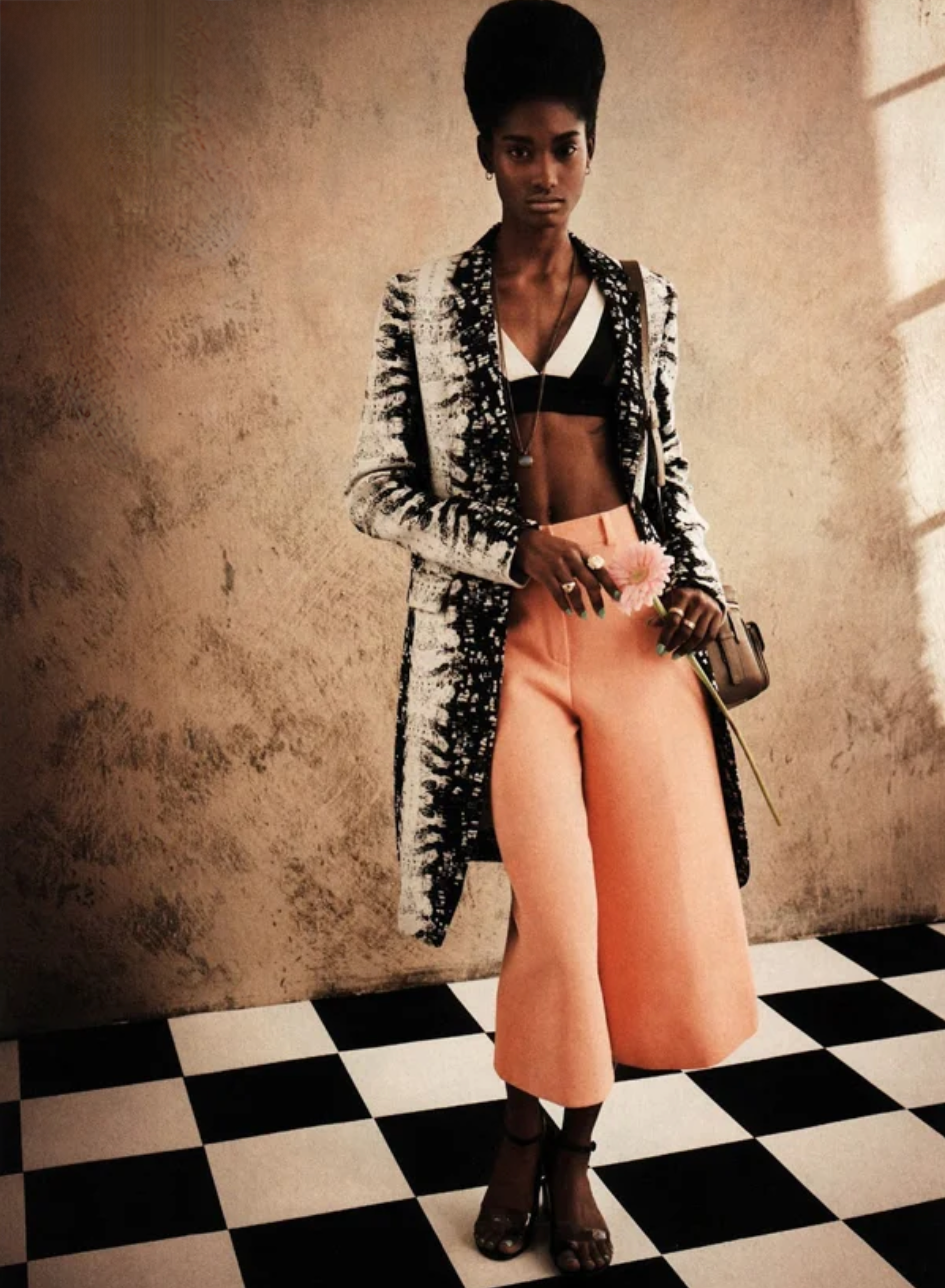 Retro-Fitted-by-Mariano-Vivanco-ELLE-US-April-2013-2.png