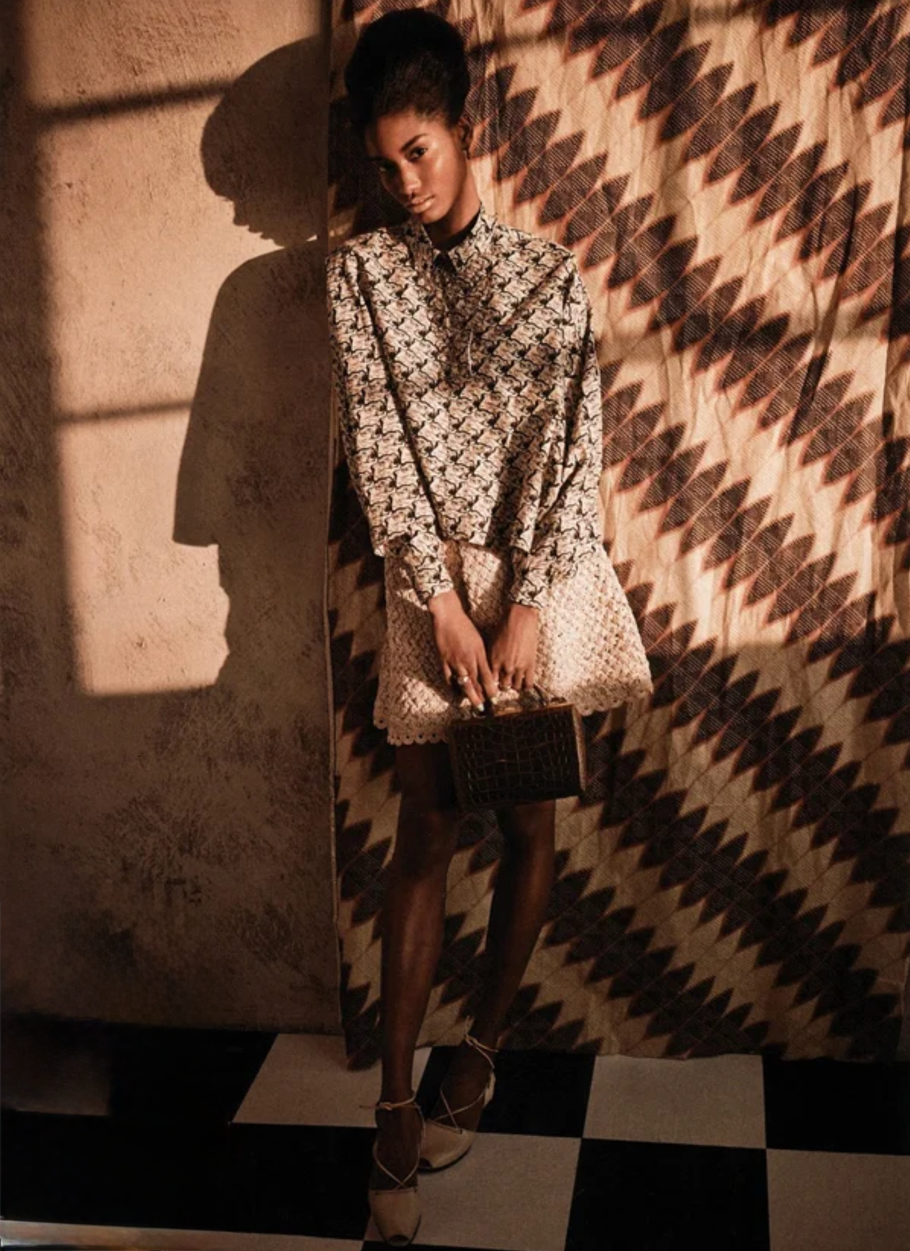 Retro-Fitted-by-Mariano-Vivanco-ELLE-US-April-2013-5.png