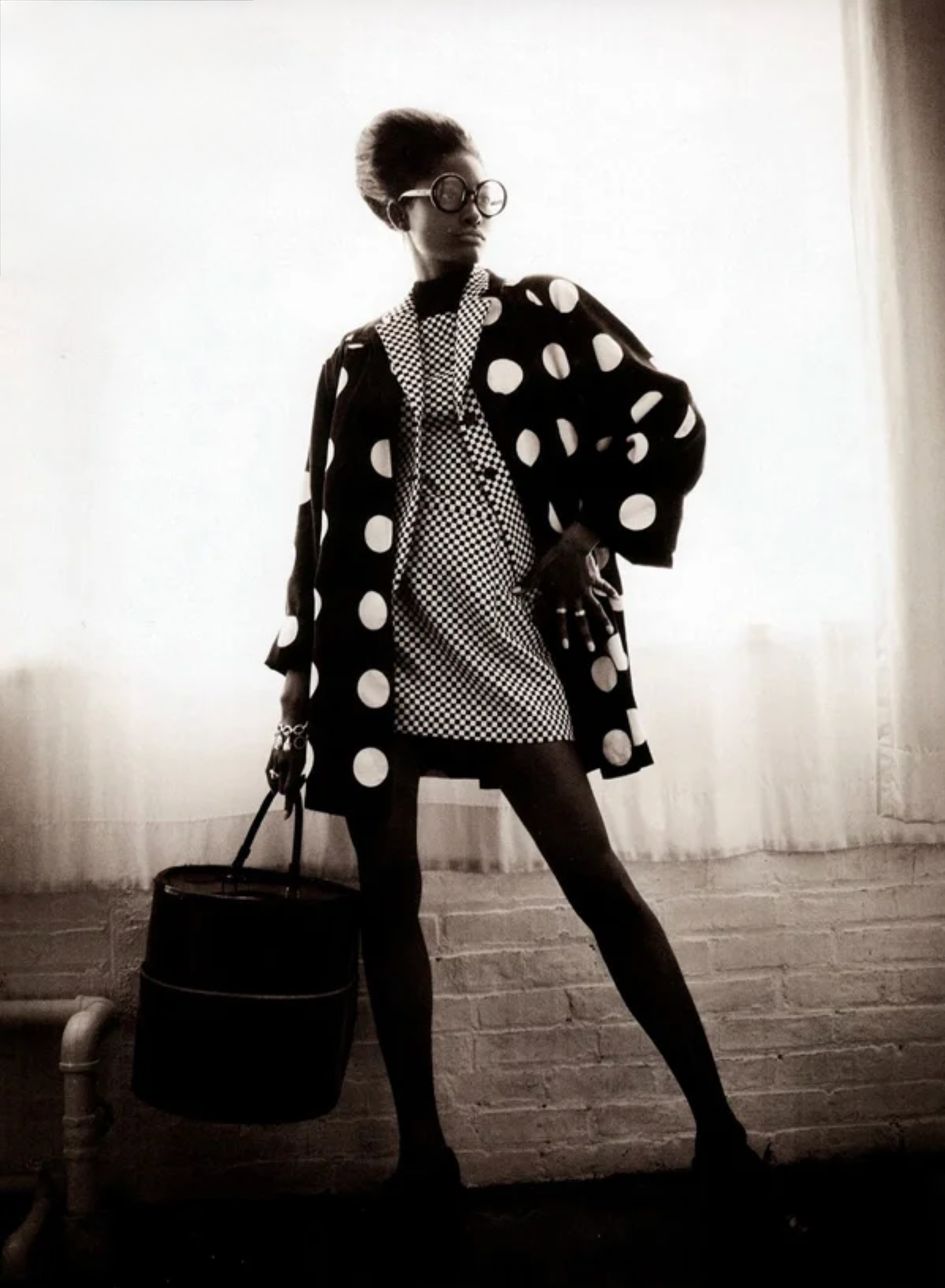 Retro-Fitted-by-Mariano-Vivanco-ELLE-US-April-2013-6.png
