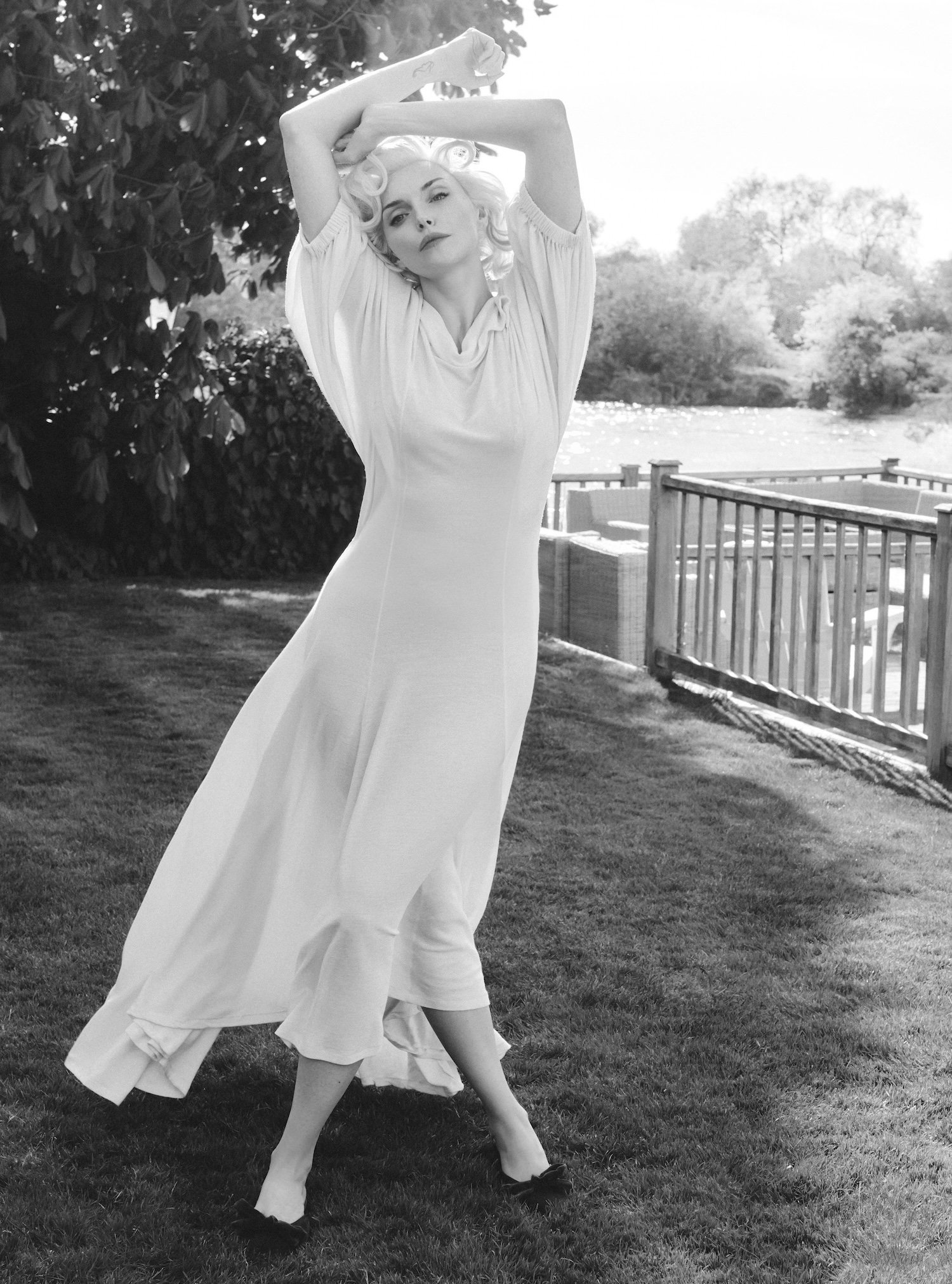 Sophie-Dahl-by-Agata-Pospieszynska-Harper's-Bazaar-UK-June-2026-5.jpg