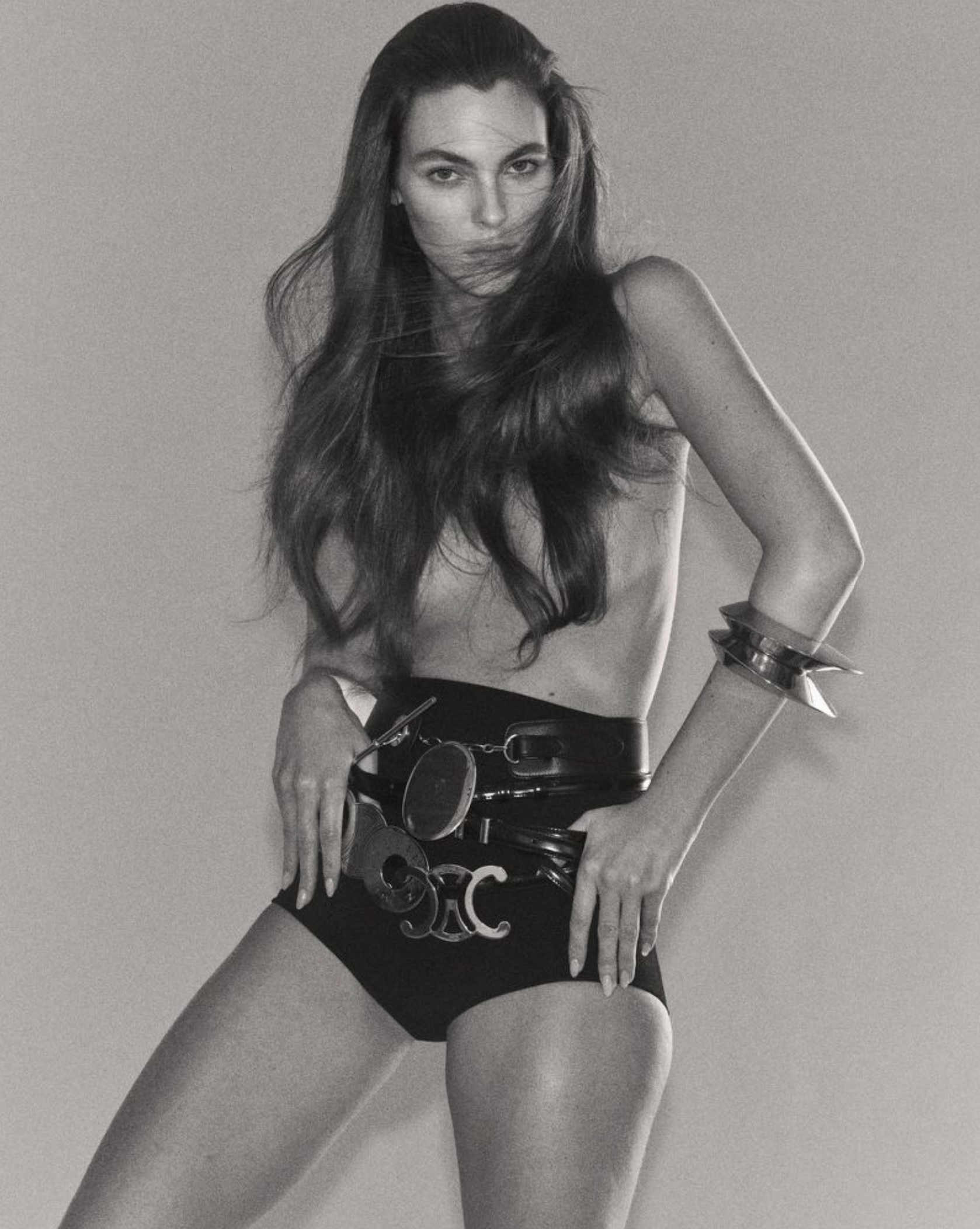 Vittoria-Ceretti-by-Mark-Kean-Harpers-Bazaat-France-June-2026-5.png
