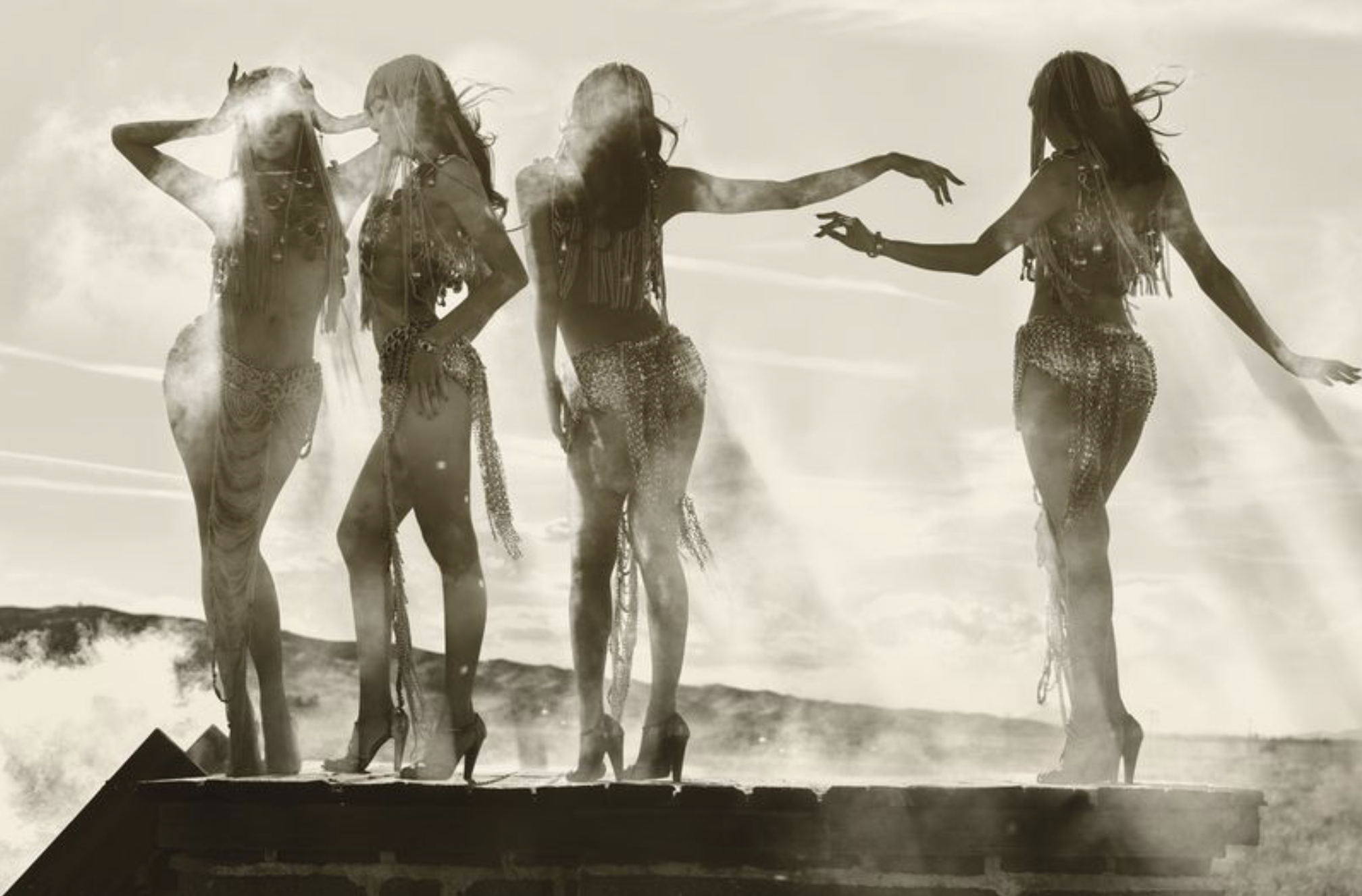 Lisa-Vanity-Fair-interview-sory-by-Ethan-James-Green-2.png