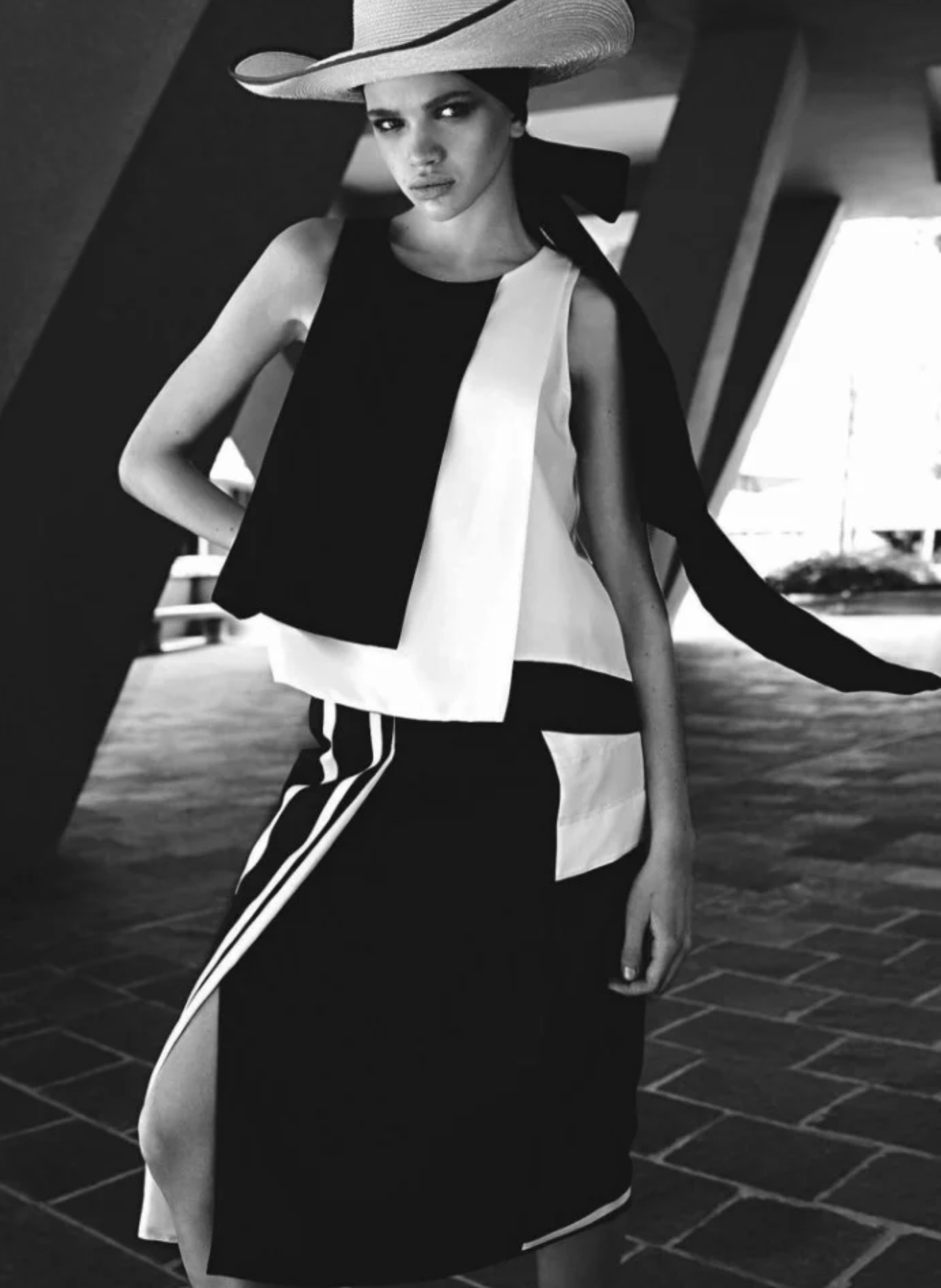 Urban-Outback-Lensed-By-Mario-Testino-Vogue-Australia-April-2016-4.png