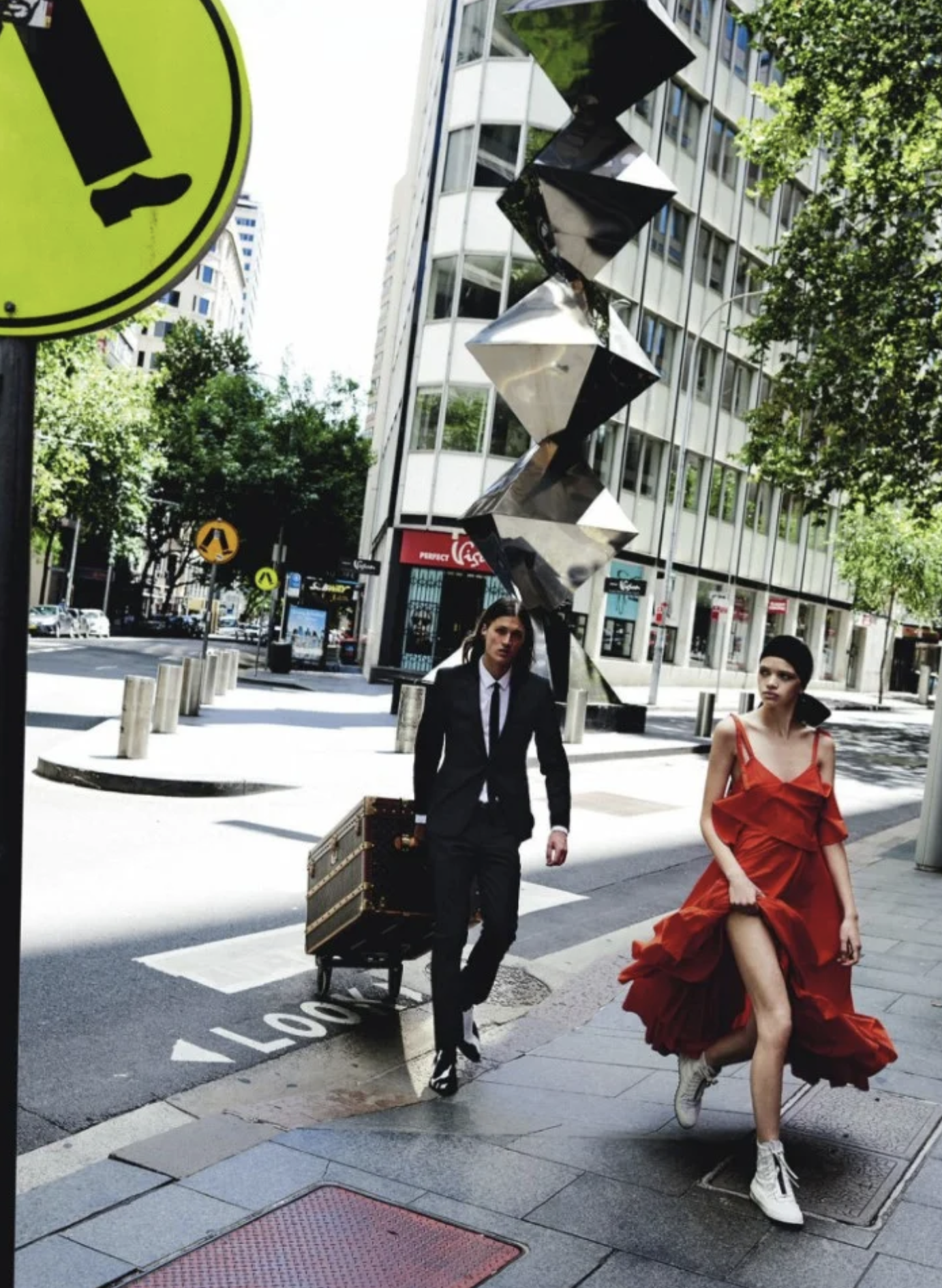 Urban-Outback-Lensed-By-Mario-Testino-Vogue-Australia-April-2016-5.png