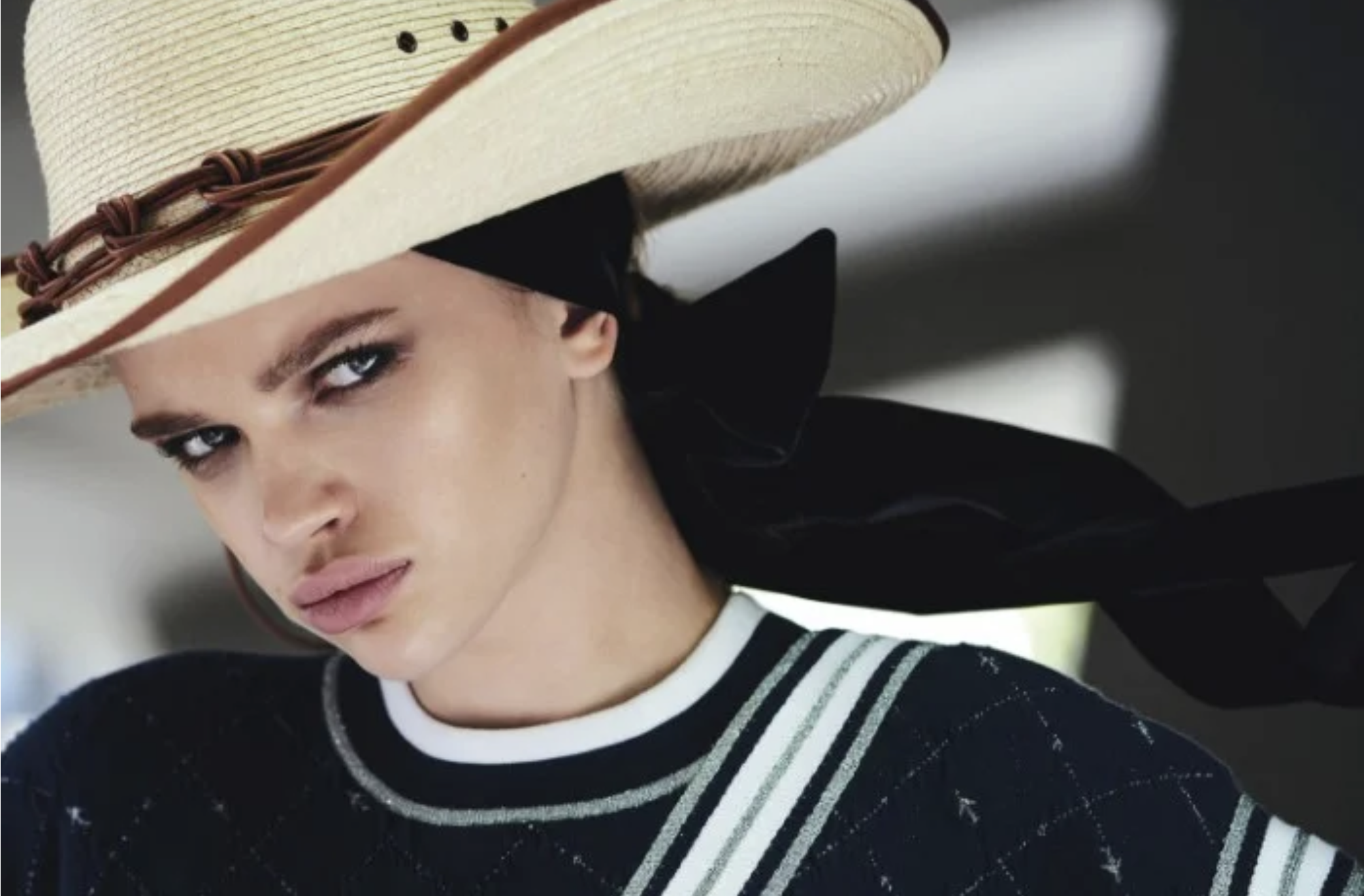 Urban-Outback-Lensed-By-Mario-Testino-Vogue-Australia-April-2016-8.png