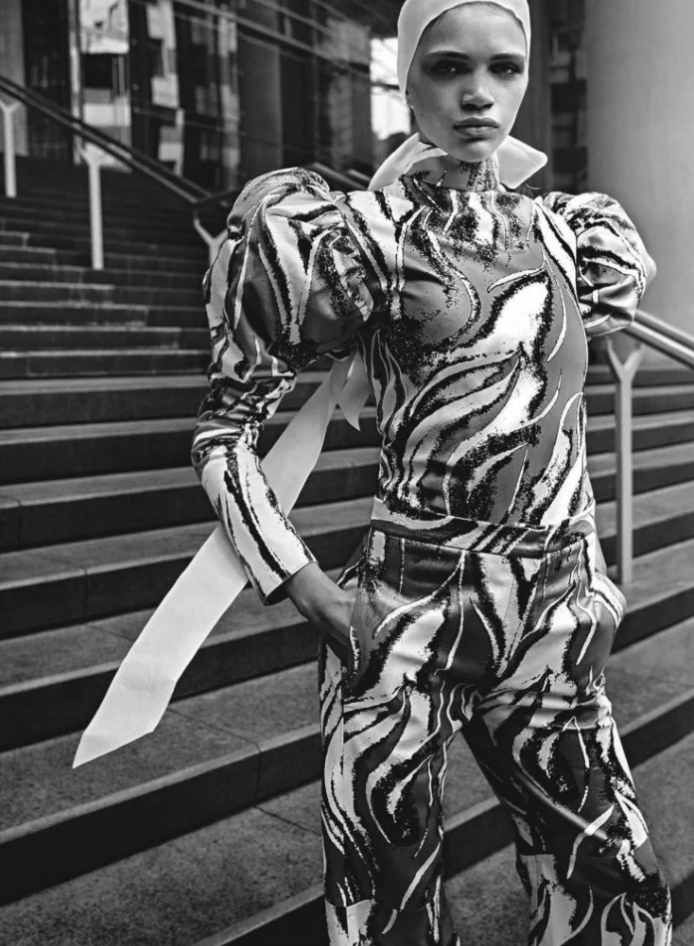Urban-Outback-Lensed-By-Mario-Testino-Vogue-Australia-April-2016-16.png