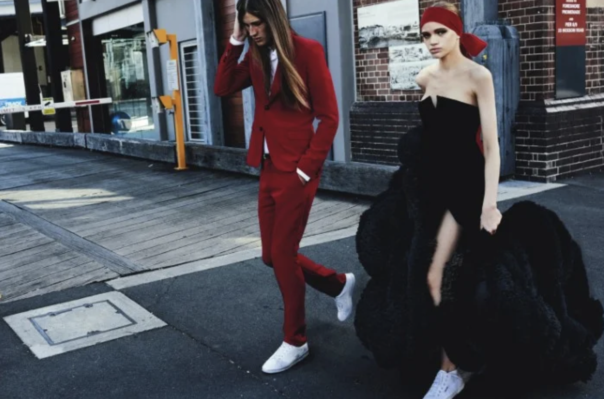 Urban-Outback-Lensed-By-Mario-Testino-Vogue-Australia-April-2016-17.png