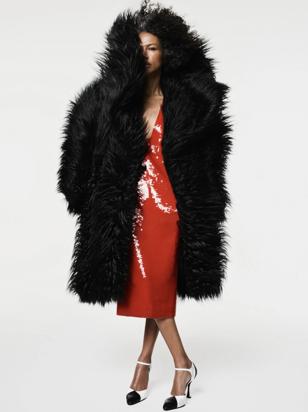 Stephanie-Cavalli-by-Nicole-Heiniger-ELLE-Worldwide-June-2026-10.png