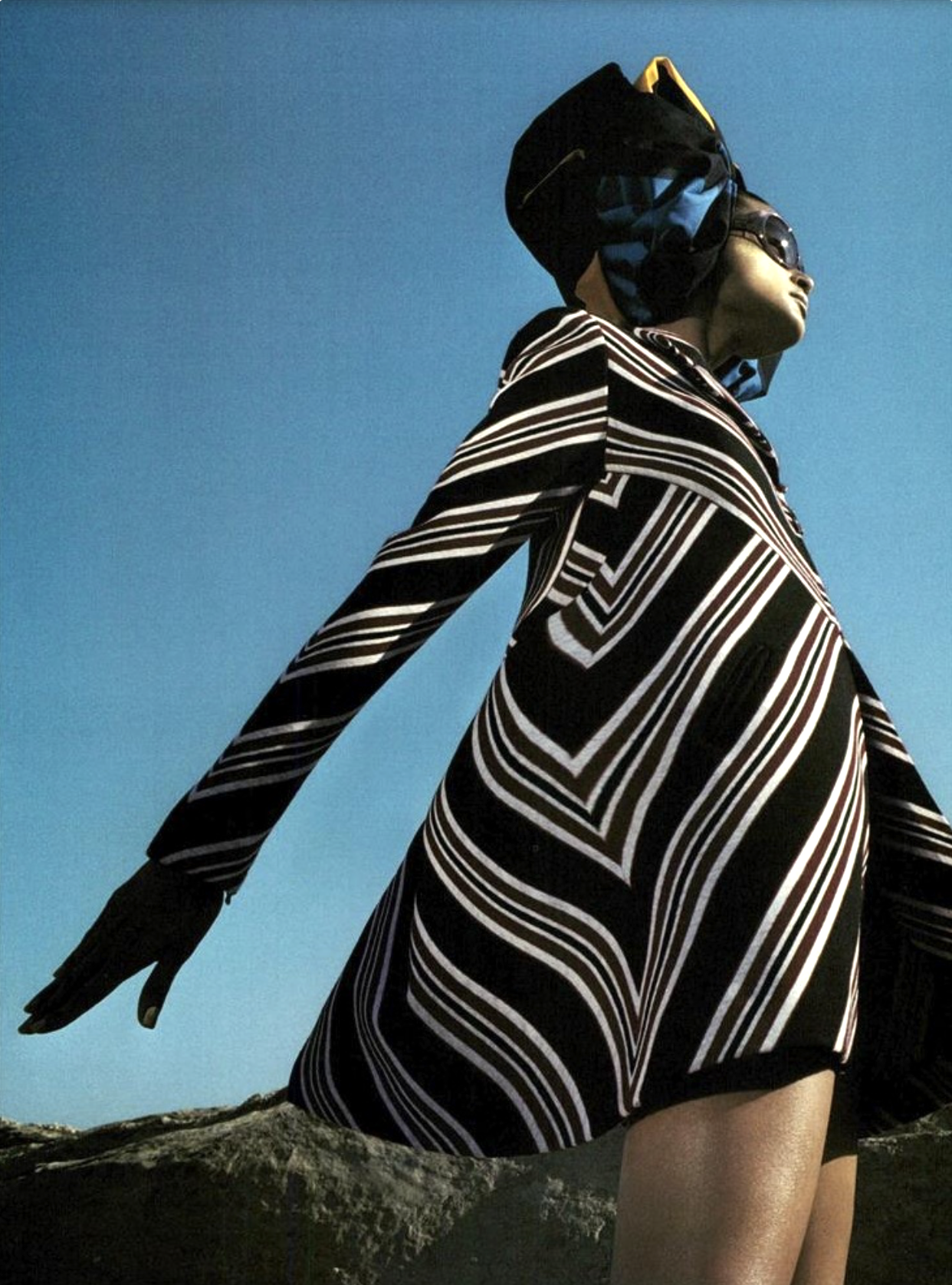 New-Fantasy-Steven-Meisel-Vogue-Italia-July-2001-6.png