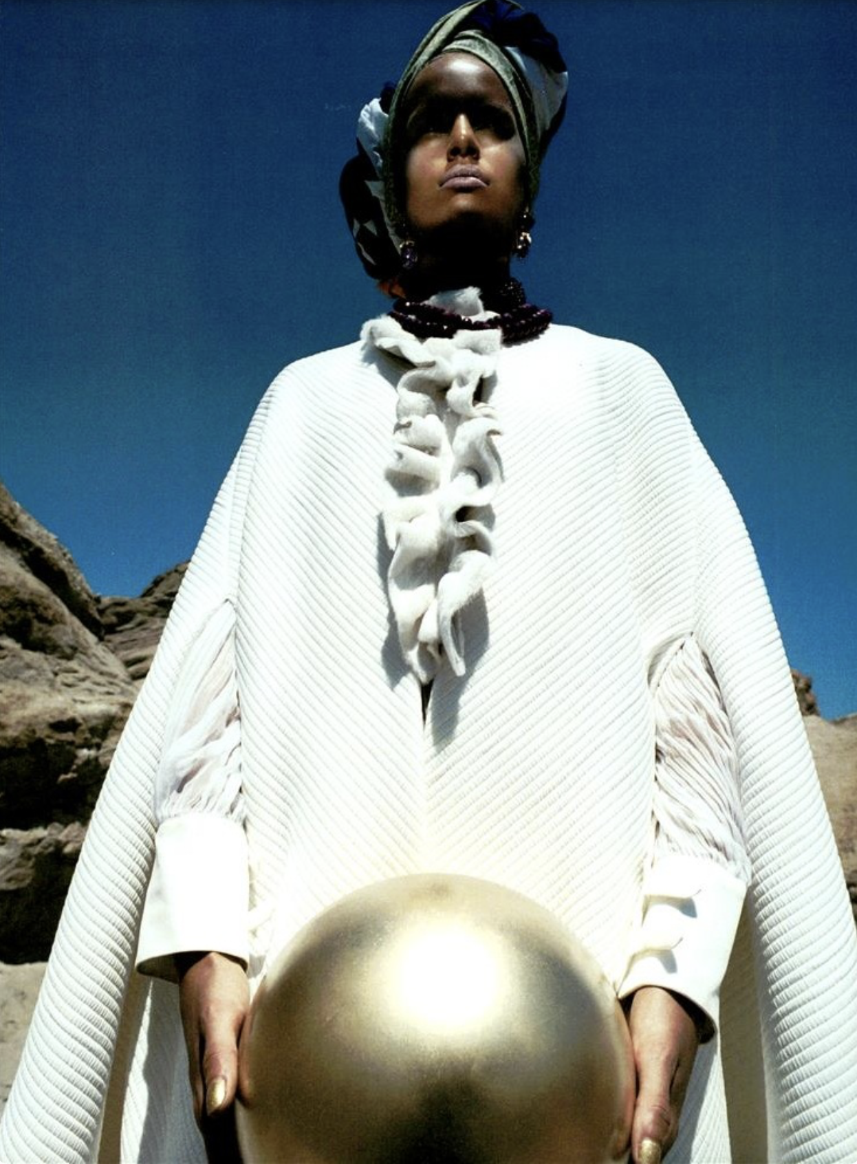New-Fantasy-Steven-Meisel-Vogue-Italia-July-2001-12.png