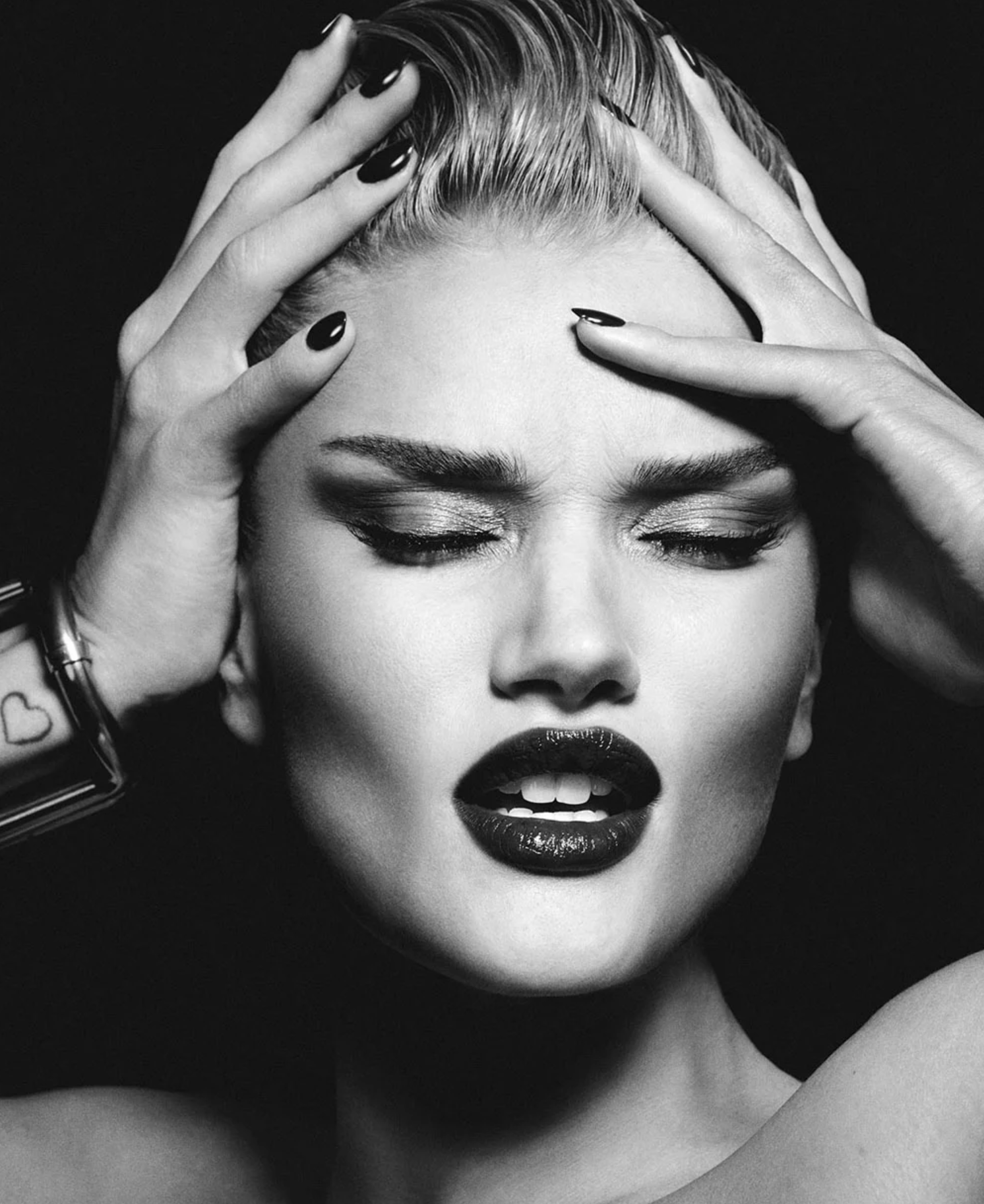 Rosie-Huntington-Whiteley-by-Luigi-Iango-Lui-June-2015-4.png