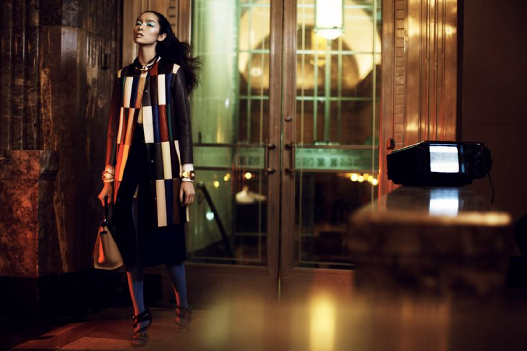 FeiFei-Sun-by-Lachlan-Bailery-Art-Deco-Cinema-Vogue-China-January-2012-6.png