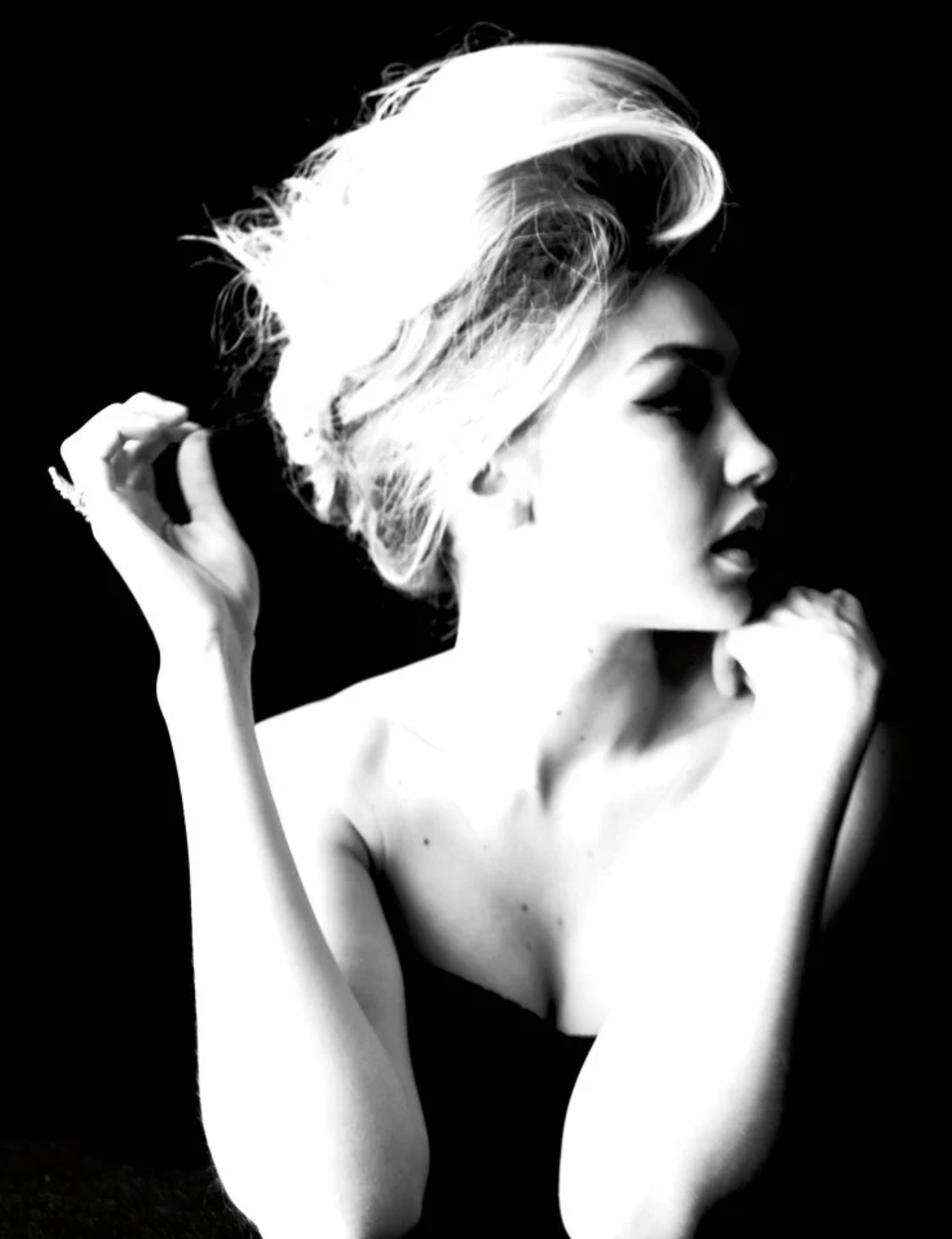Gigi-Hadid-by-Steven-Meisel-W-Magazine-September-2015-24.png