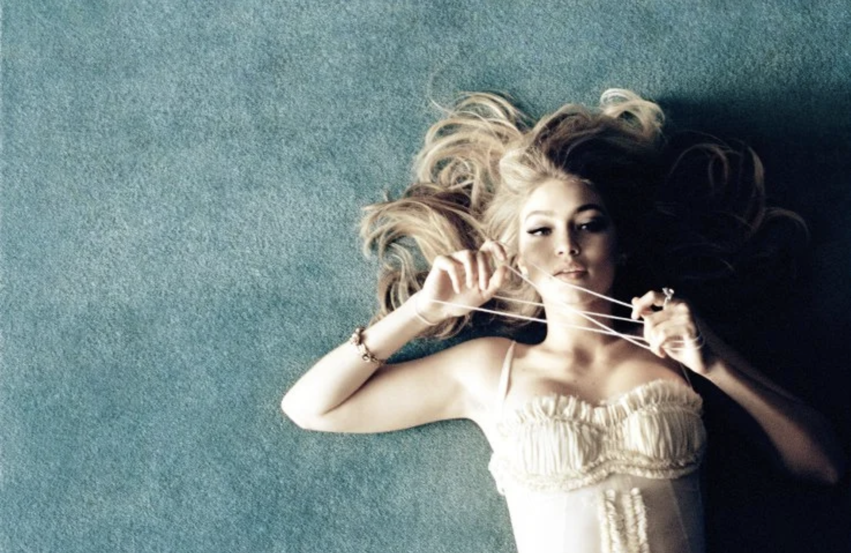 Gigi-Hadid-by-Steven-Meisel-W-Magazine-September-2015-23.png