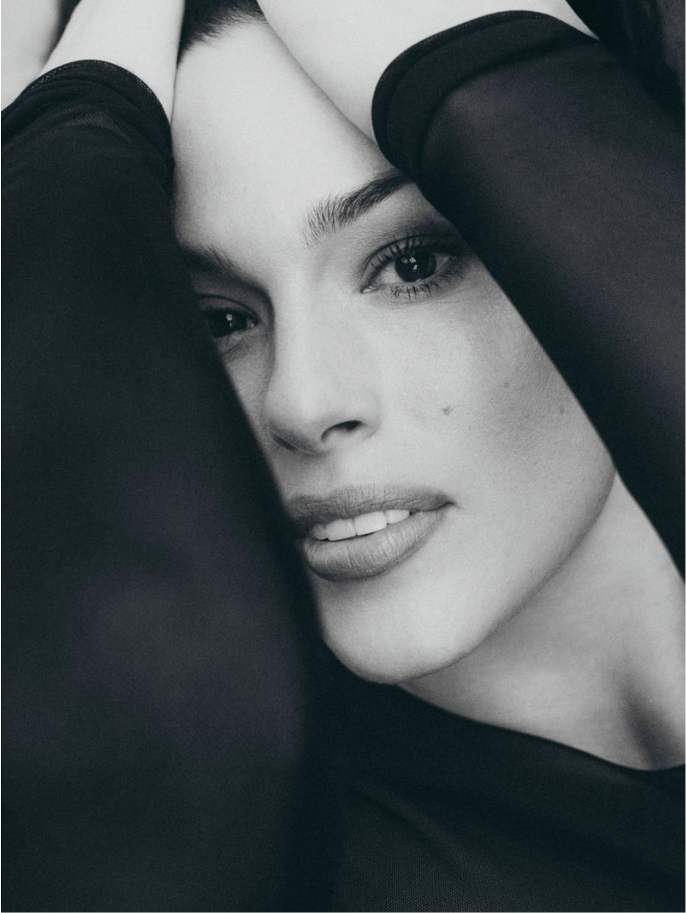 Ashley graham-byy-JuanKr-ELLE-Spain-August-2026-4.png