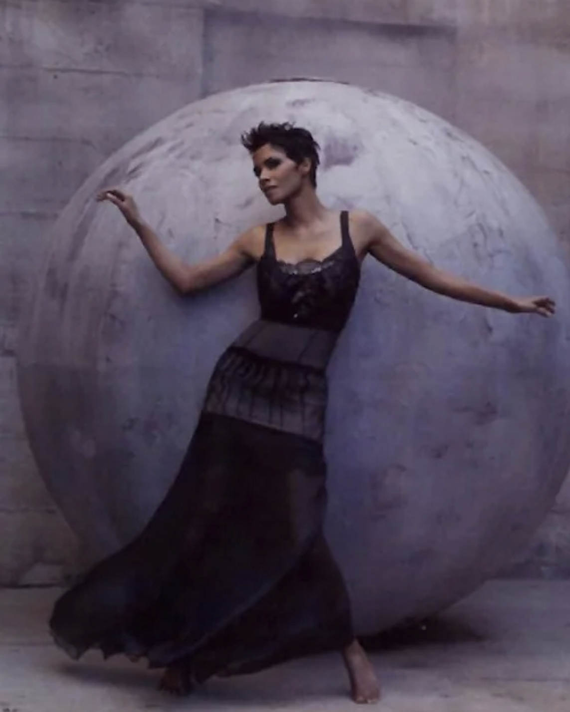Halle-Berry-by-Ruven-Afandor-for-Ebony-Magazine-March 20118.png