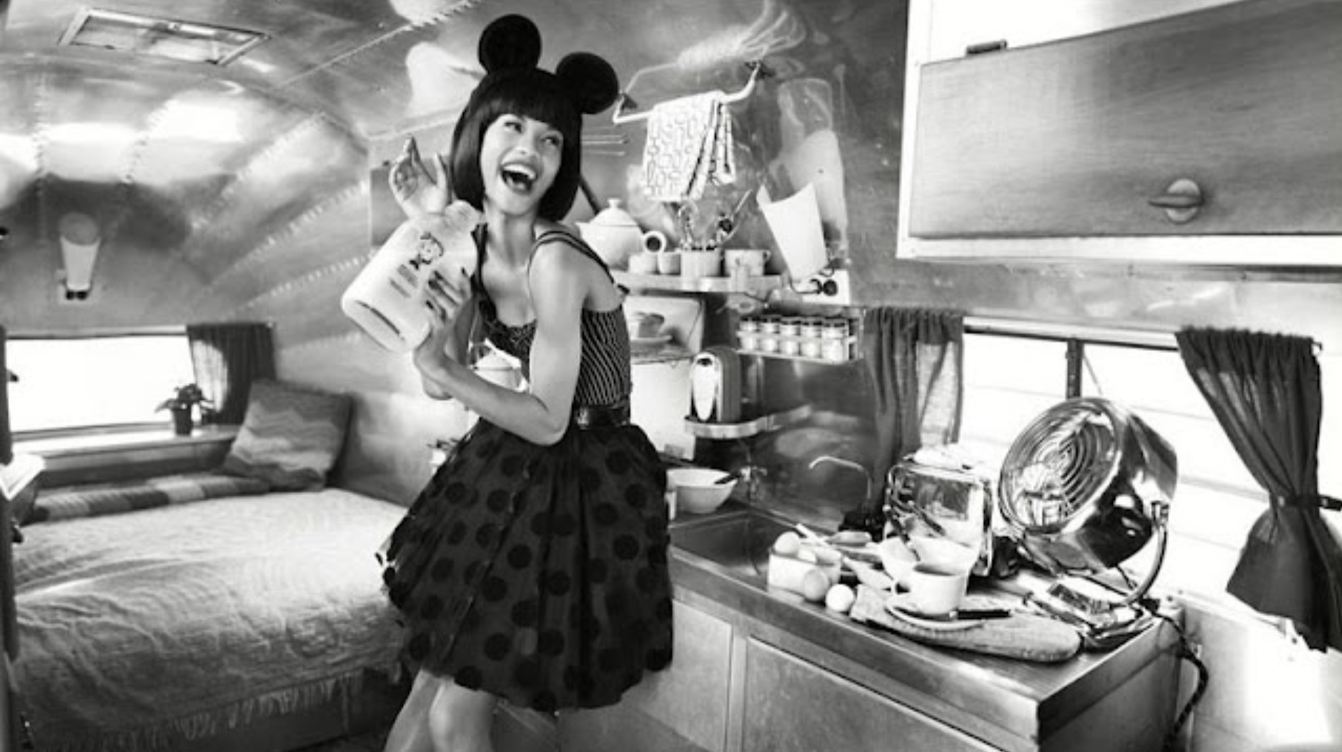 Chanel-Iman-by-Mark-Seliger-Vogue-Germany-December-2009-3.png
