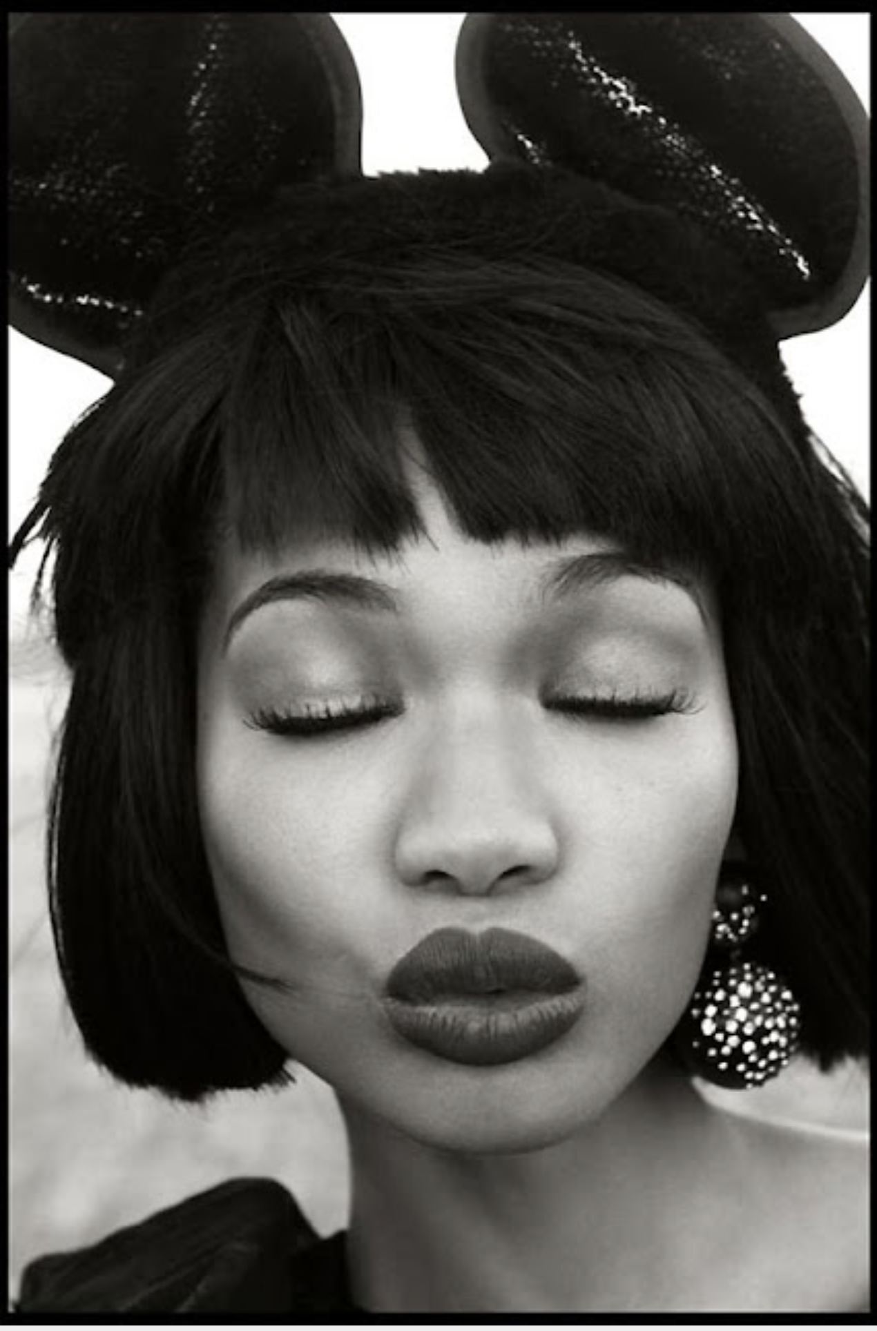 Chanel-Iman-by-Mark-Seliger-Vogue-Germany-December-2009-9.png