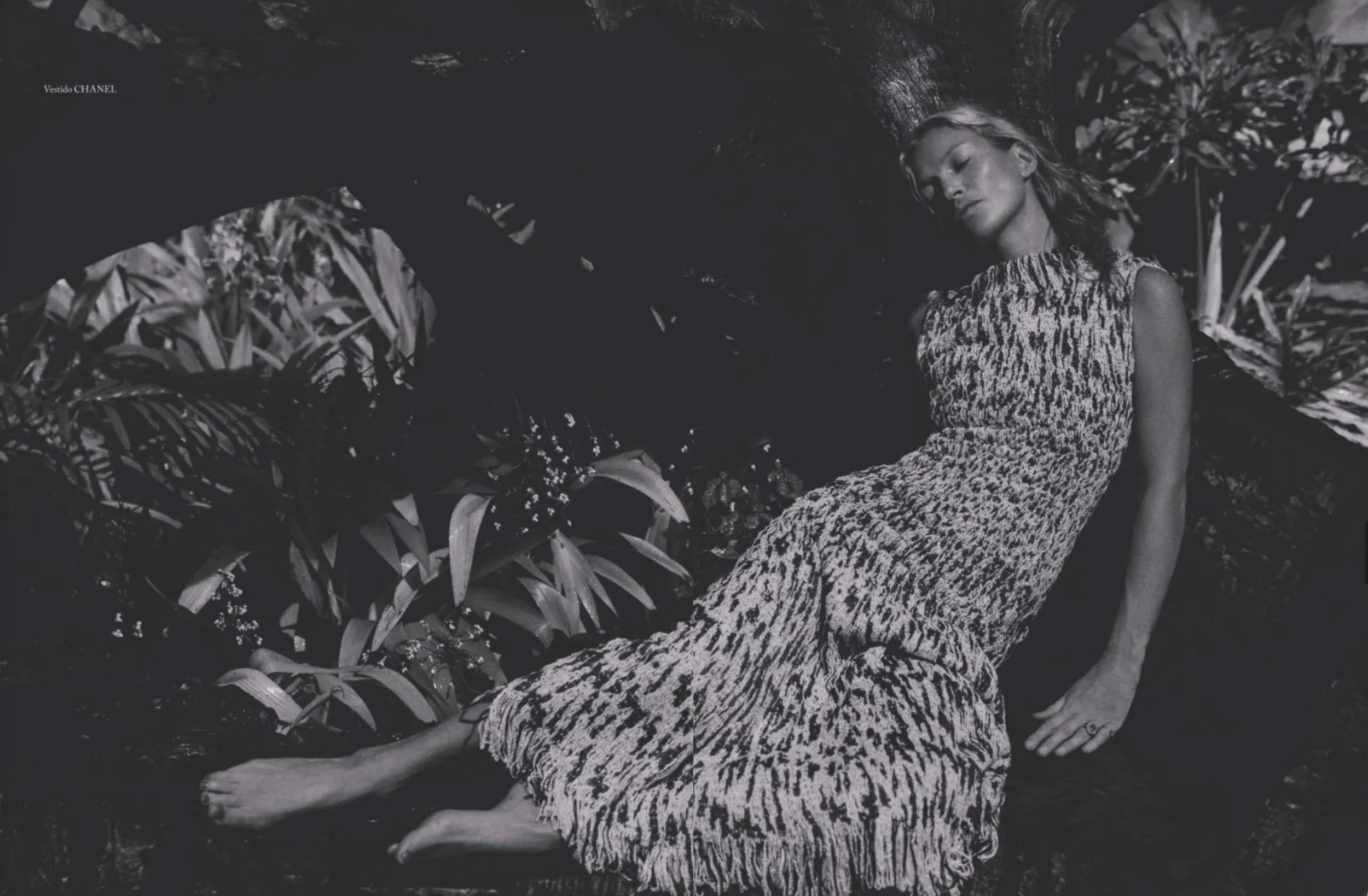Kate-Moss-by-zee-Nunes-Vogue-Brazil-Septem ber-2026-2.png