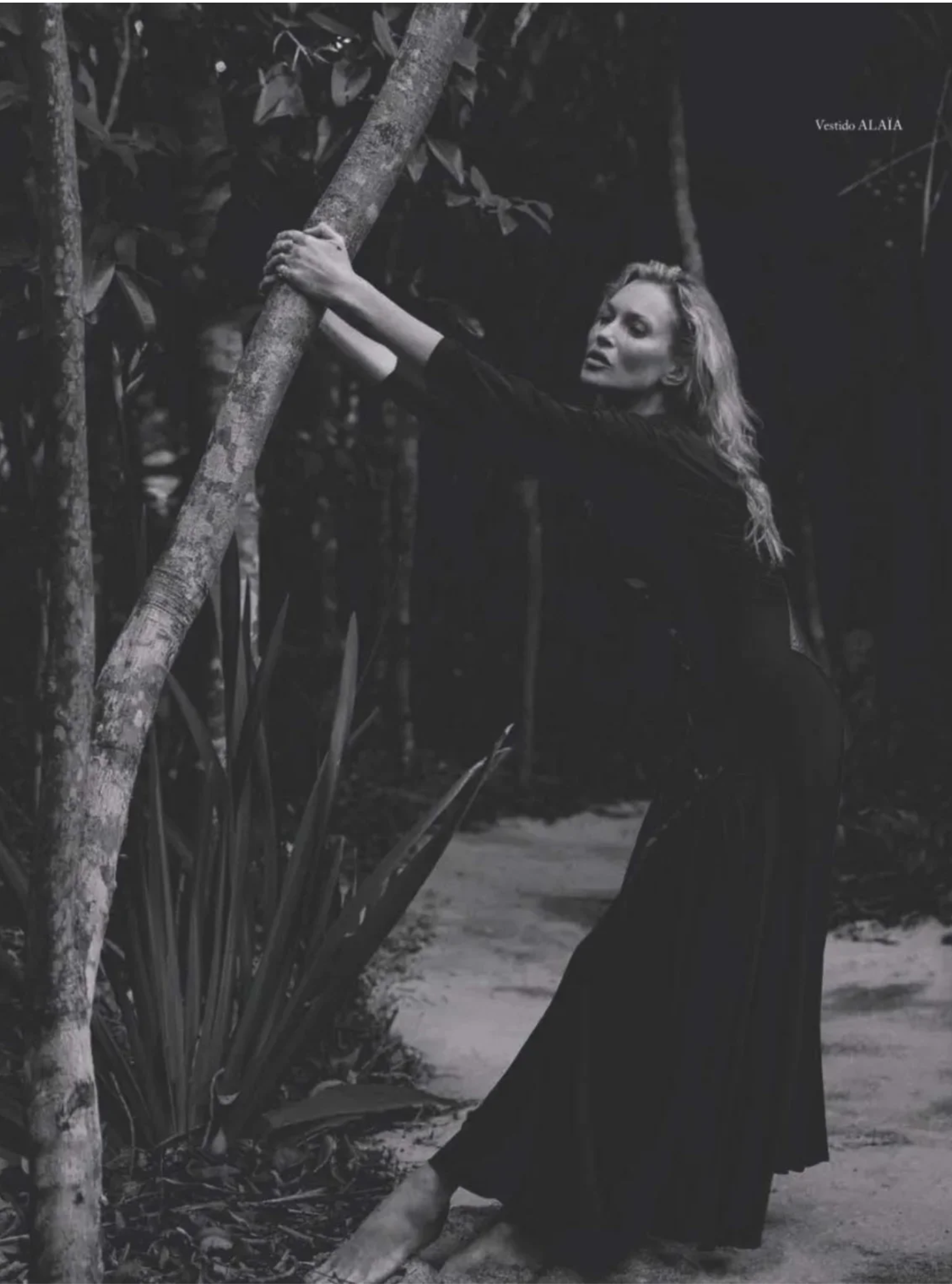 Kate-Moss-by-zee-Nunes-Vogue-Brazil-Septem ber-2026-14.png