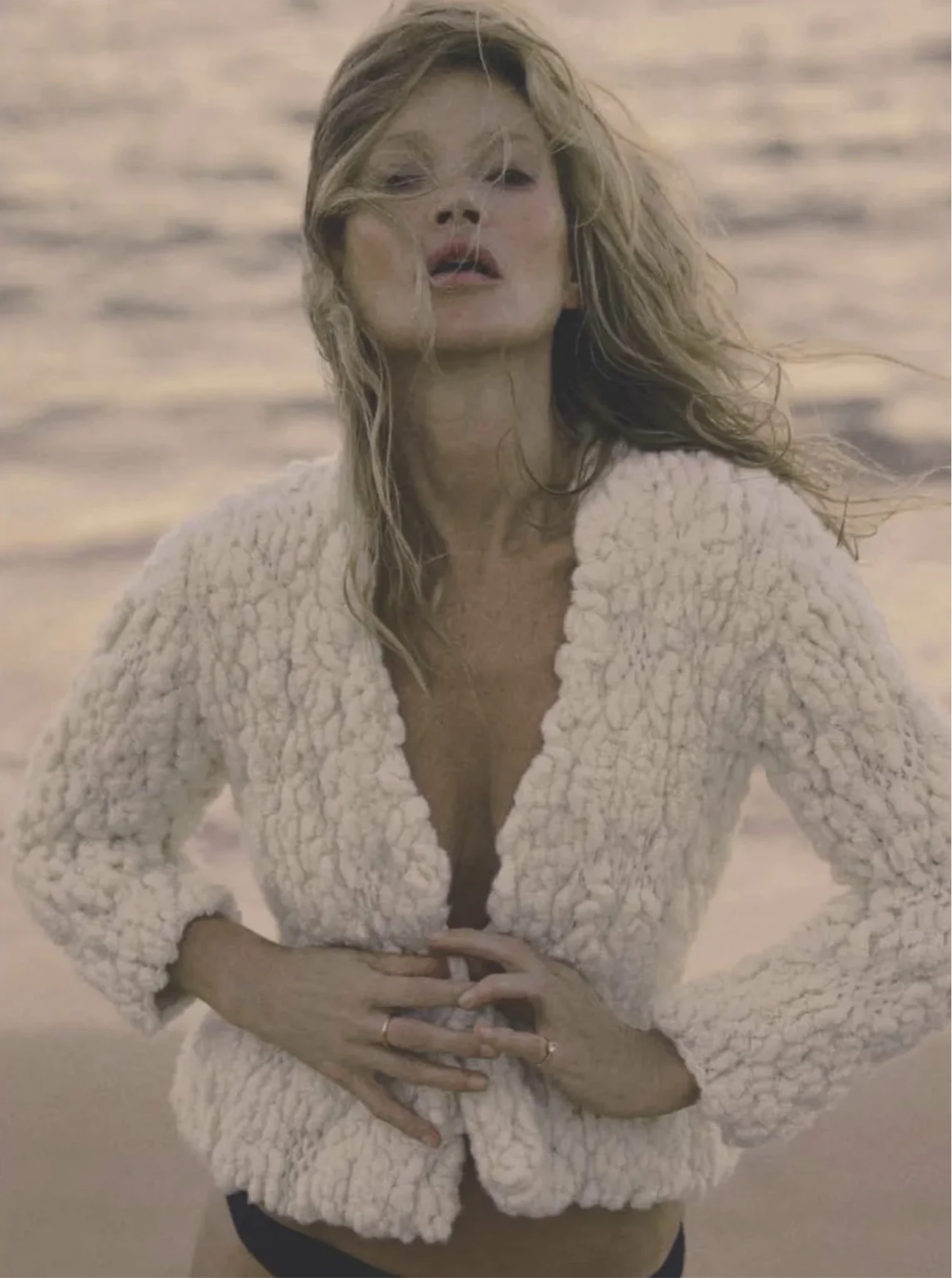 Kate-Moss-by-zee-Nunes-Vogue-Brazil-Septem ber-2026-16.png