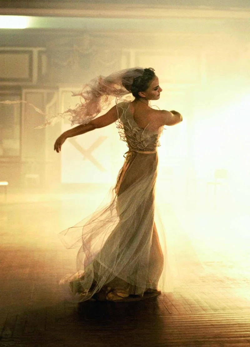 Natalie-Portman-by-Peter-Lindbergh-Vogue-US-January-2011-7.jpg